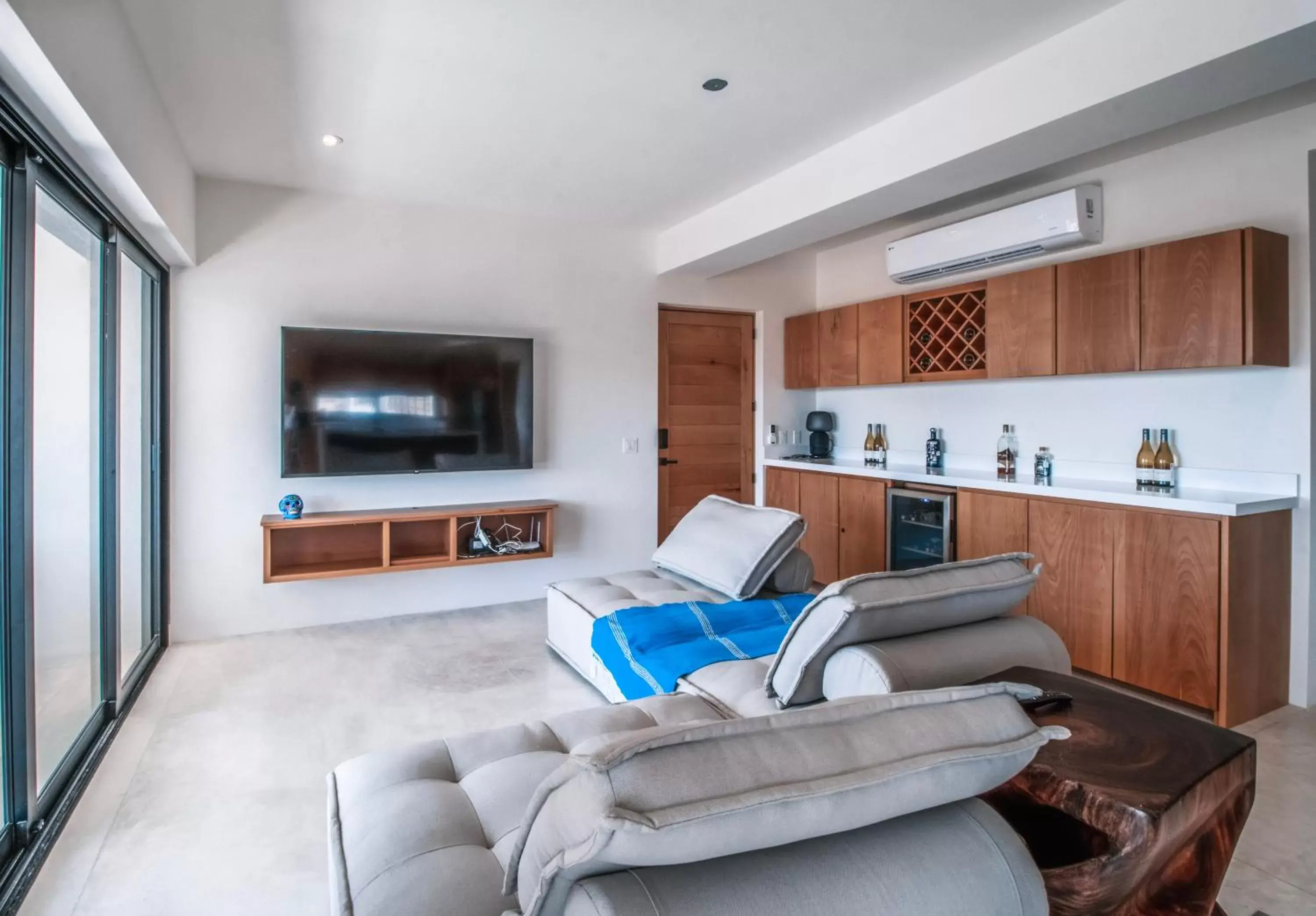 Living room, Seating Area in Cerritos Surf Residences