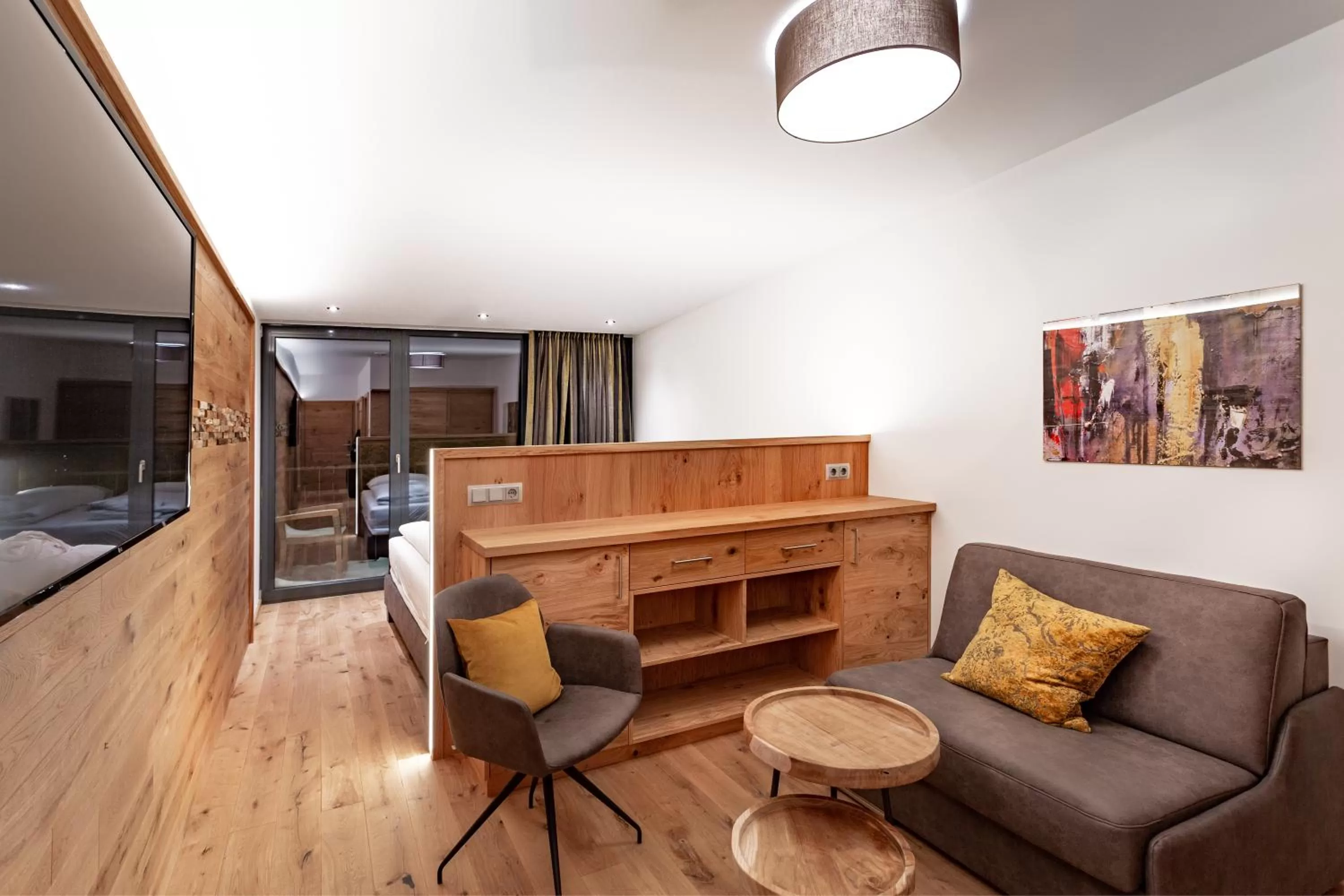 Bed, Seating Area in Berghotel Schmittenhöhe