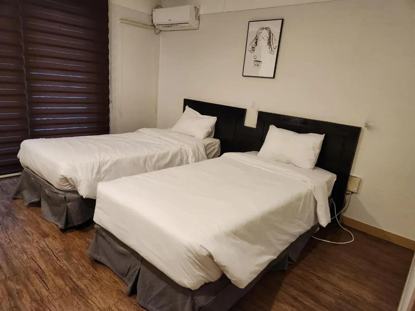 air conditioner, Bed in Hotel Navis