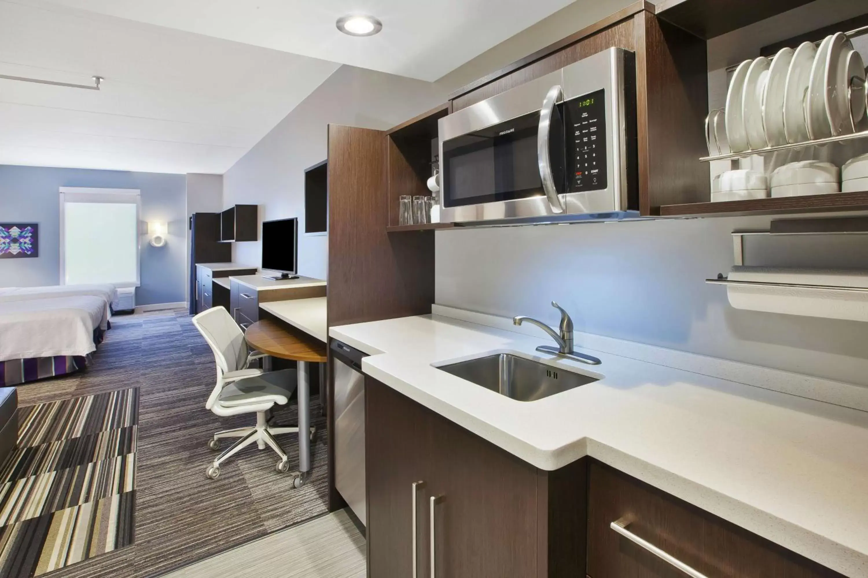 Bedroom, Kitchen/Kitchenette in Home2 Suites By Hilton Pittsburgh Area Beaver Valley