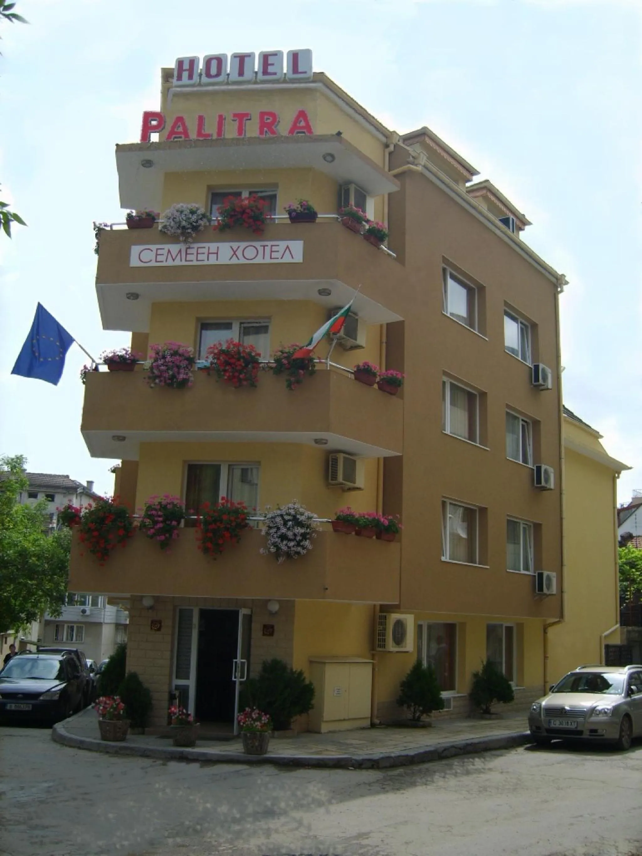Facade/entrance in Hotel Palitra