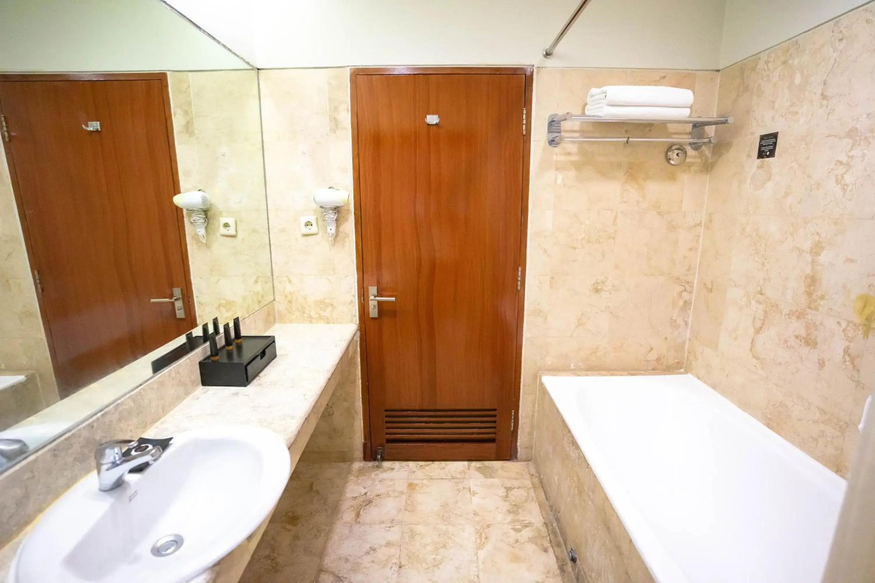 Bathroom in Hotel Bidakara Grand Savoy Homann Bandung