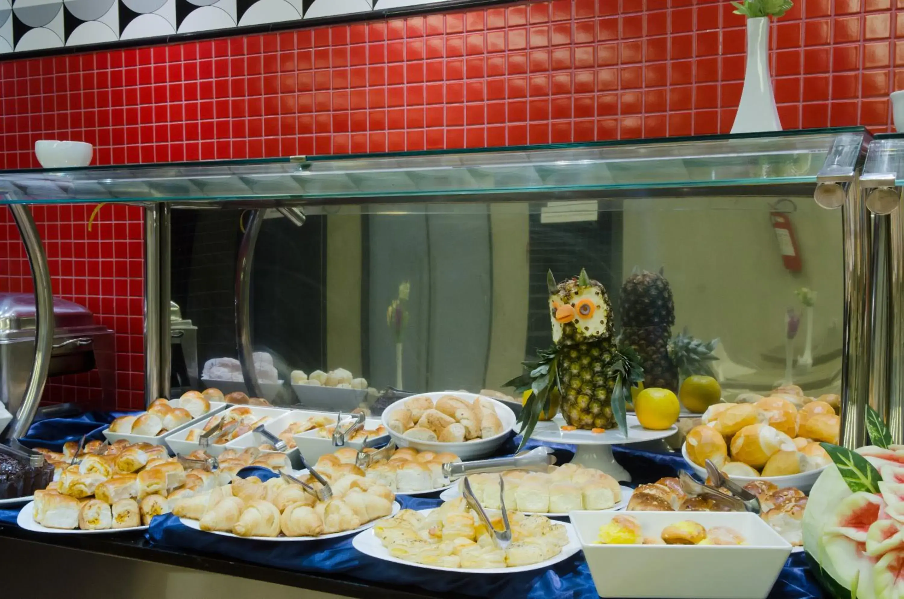 Buffet breakfast in Ímpar Suítes Expominas