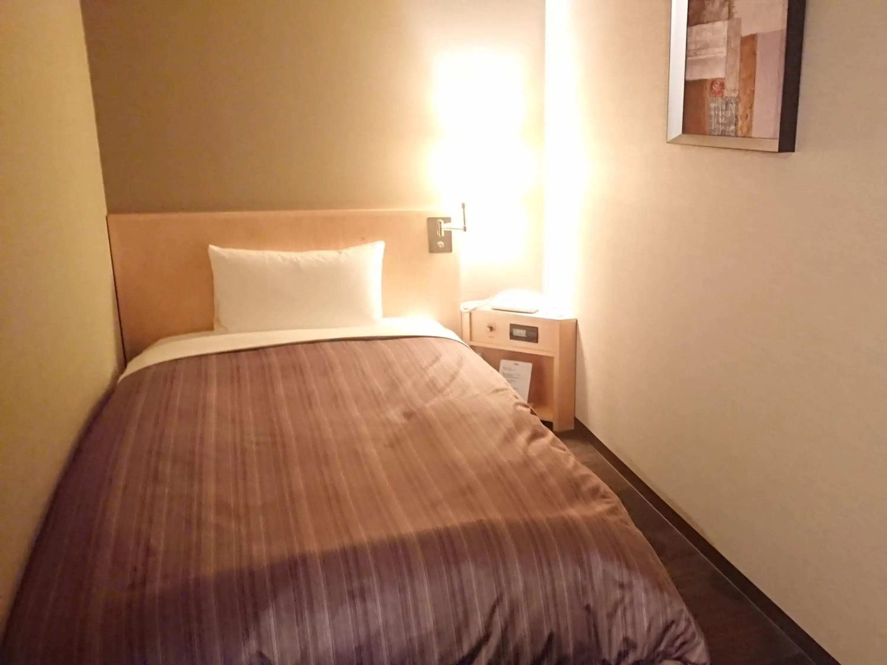 Photo of the whole room, Bed in Hotel Route Inn Sapporo Ekimae Kita-Guchi