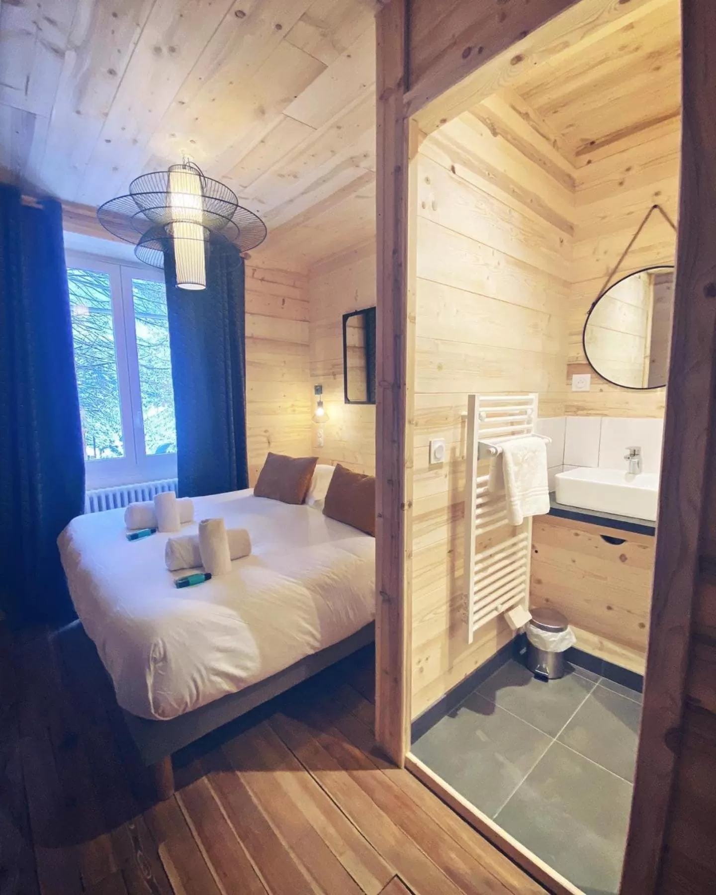 Photo of the whole room, Bed in Hôtel Restaurant "La Petite Auberge"