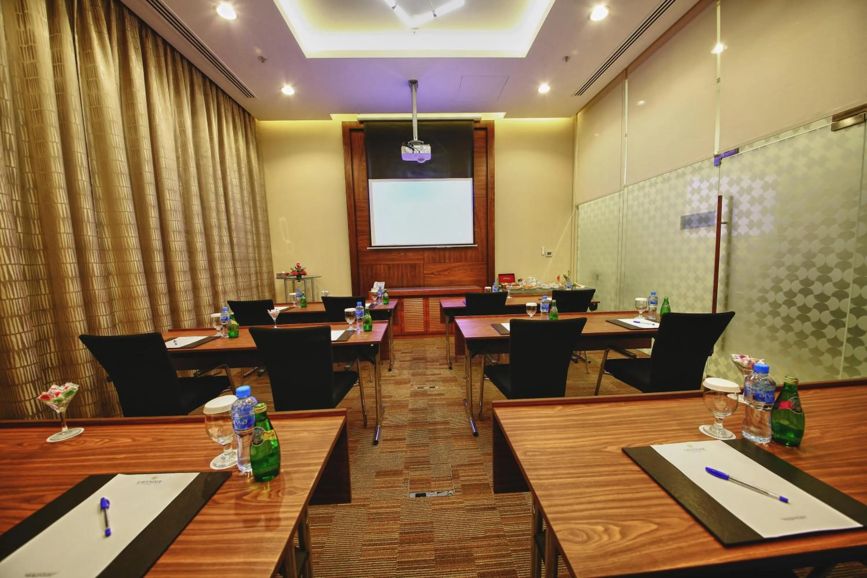 Business facilities in Lavender Hotel Deira