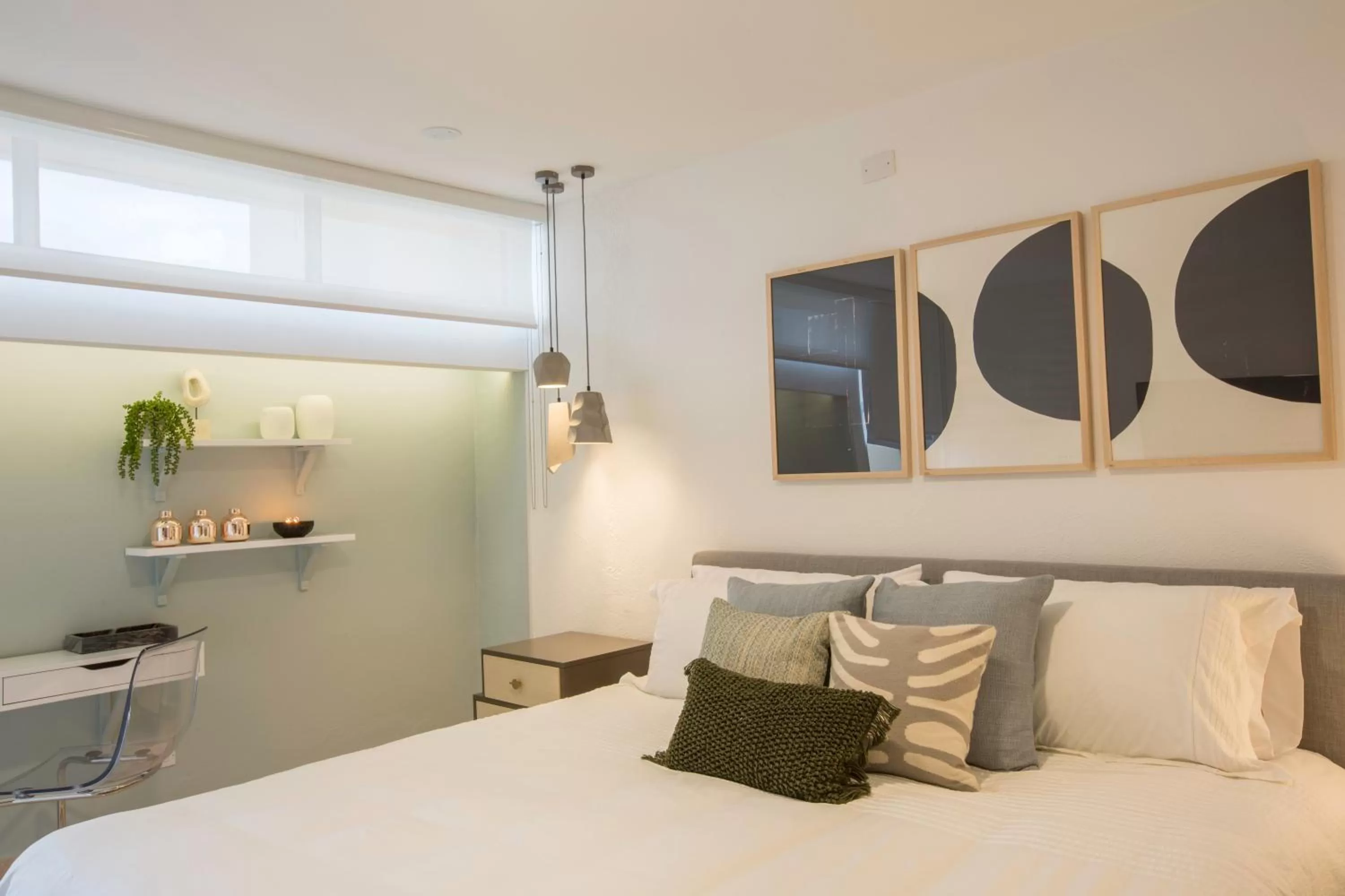 Bedroom, Bed in OCEAN VIEW DELUXE SUITE: PVT. BEACH & POOL