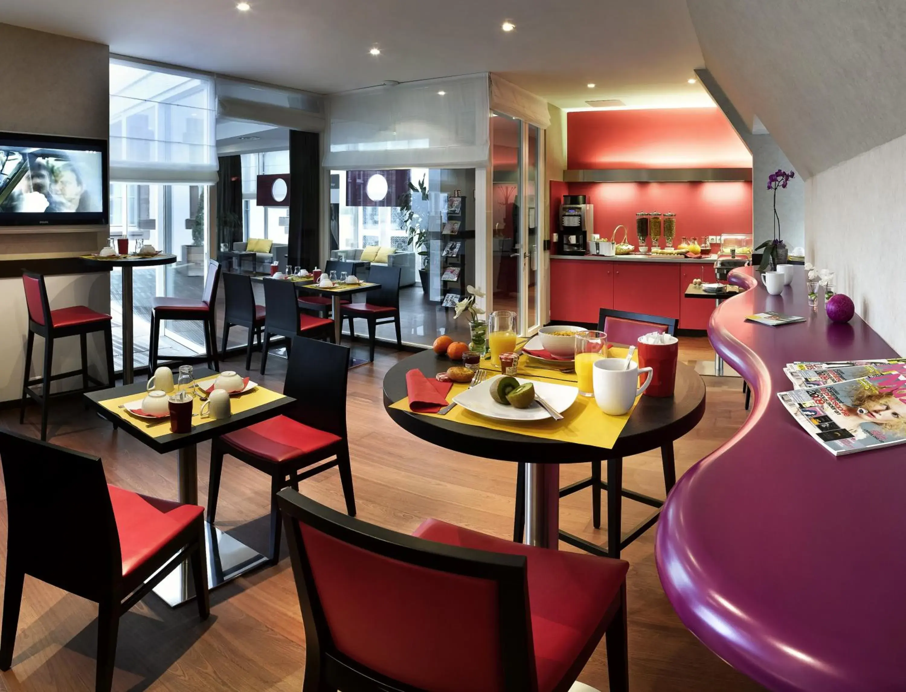 Buffet breakfast, Restaurant/Places to Eat in Adagio Strasbourg Place Kleber