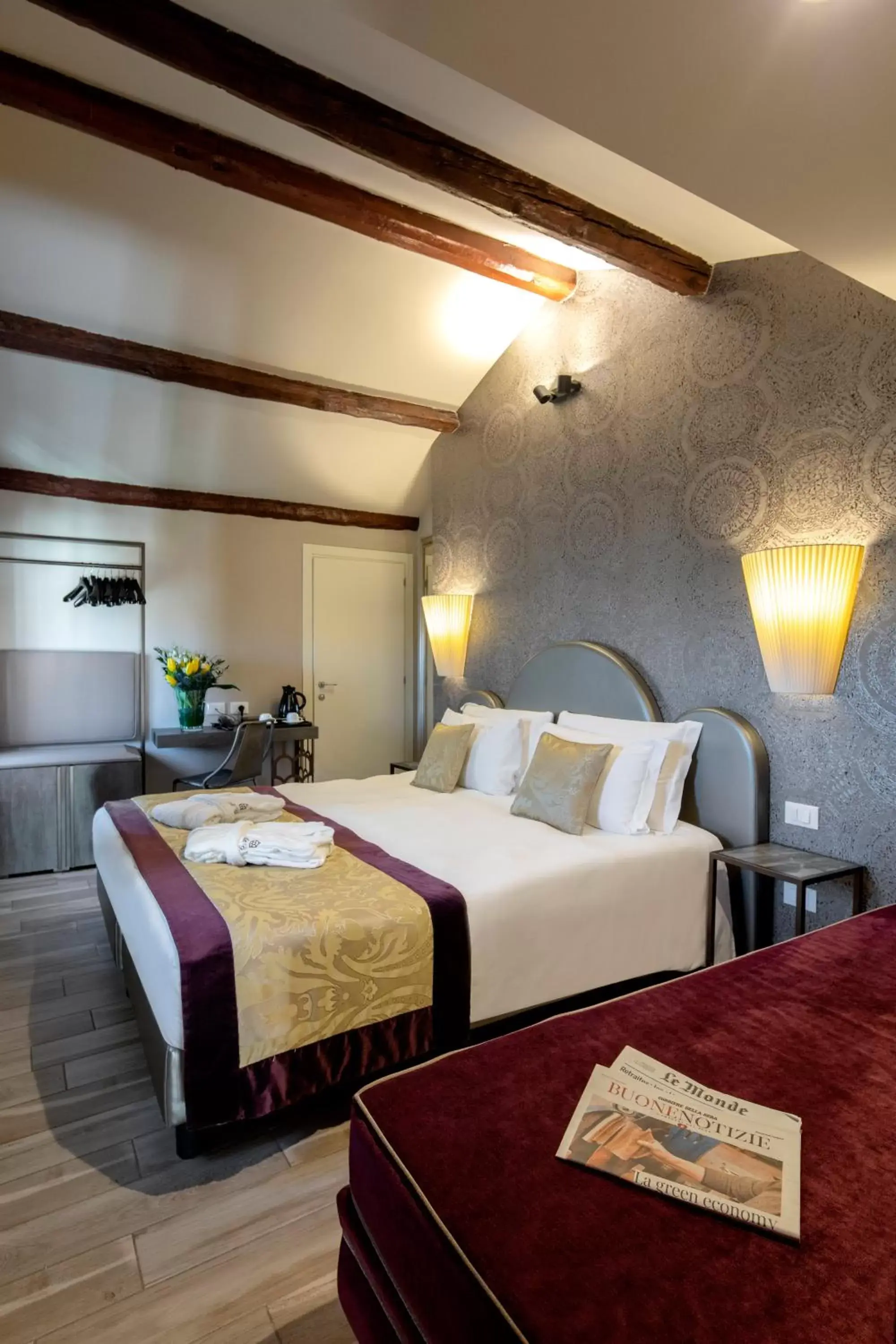 Bed in Alle Guglie Boutique Hotel