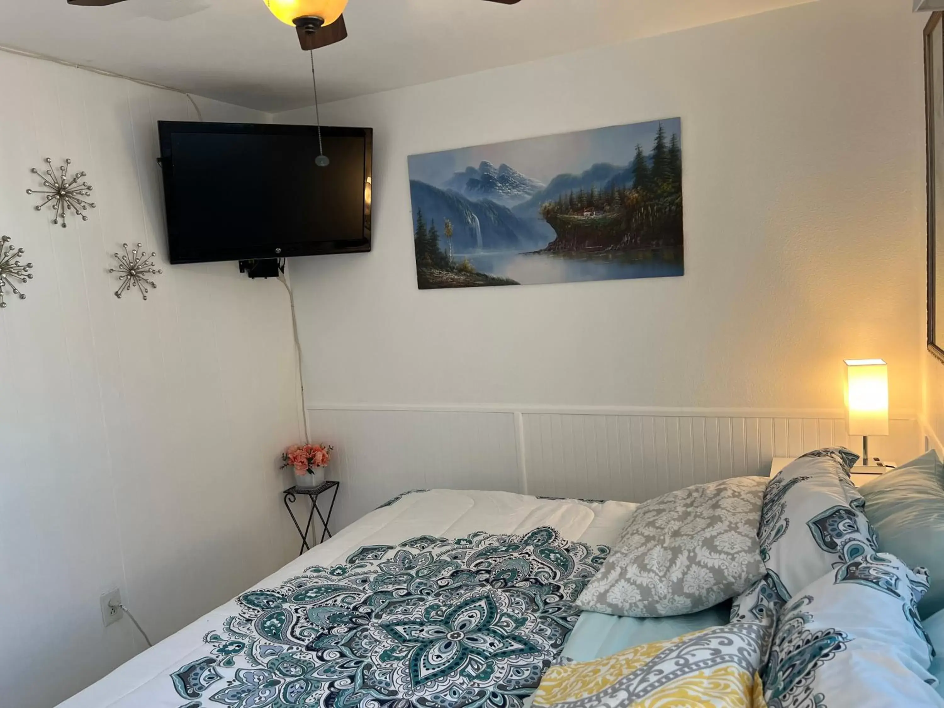 Bedroom, Bed in Carousel Motel -Redington Shores
