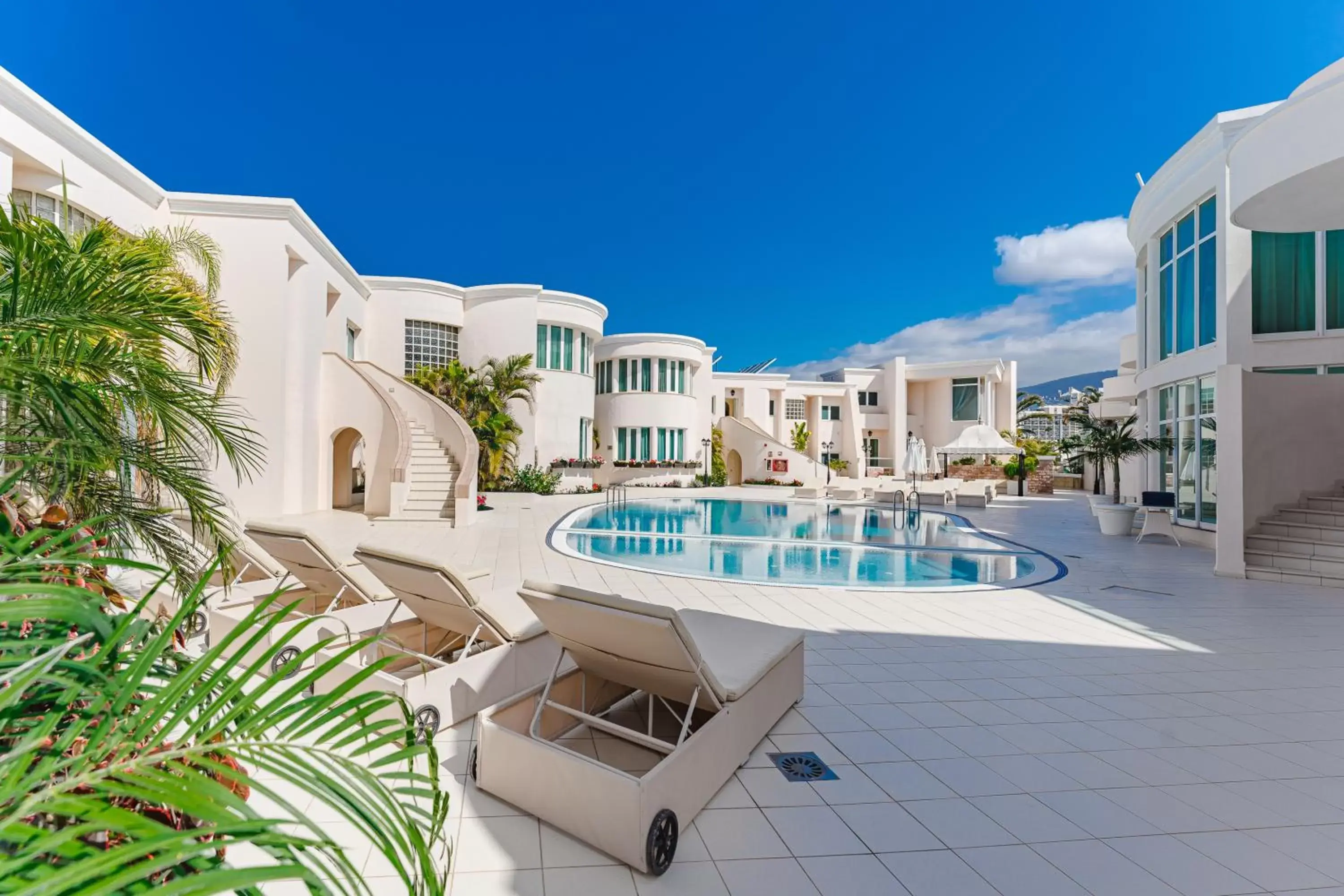 Swimming Pool in Flamingo Suites Boutique Hotel