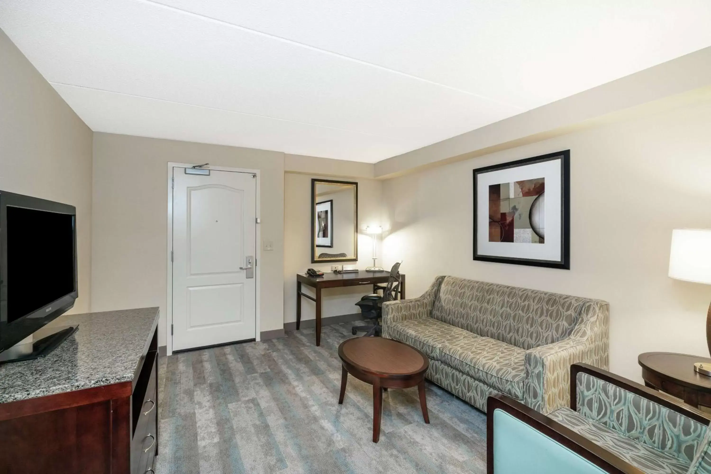 Bedroom, Seating Area in Hilton Garden Inn Richmond Airport