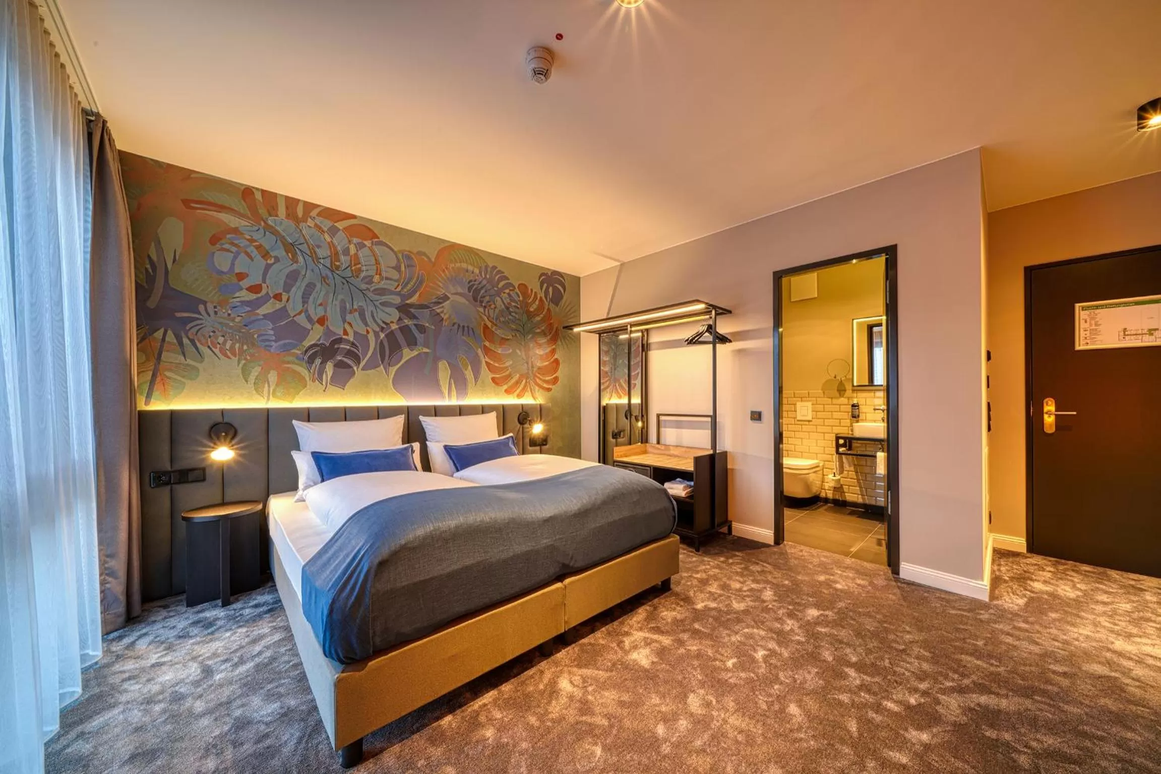 Photo of the whole room, Bed in NYCE Hotel Bonn