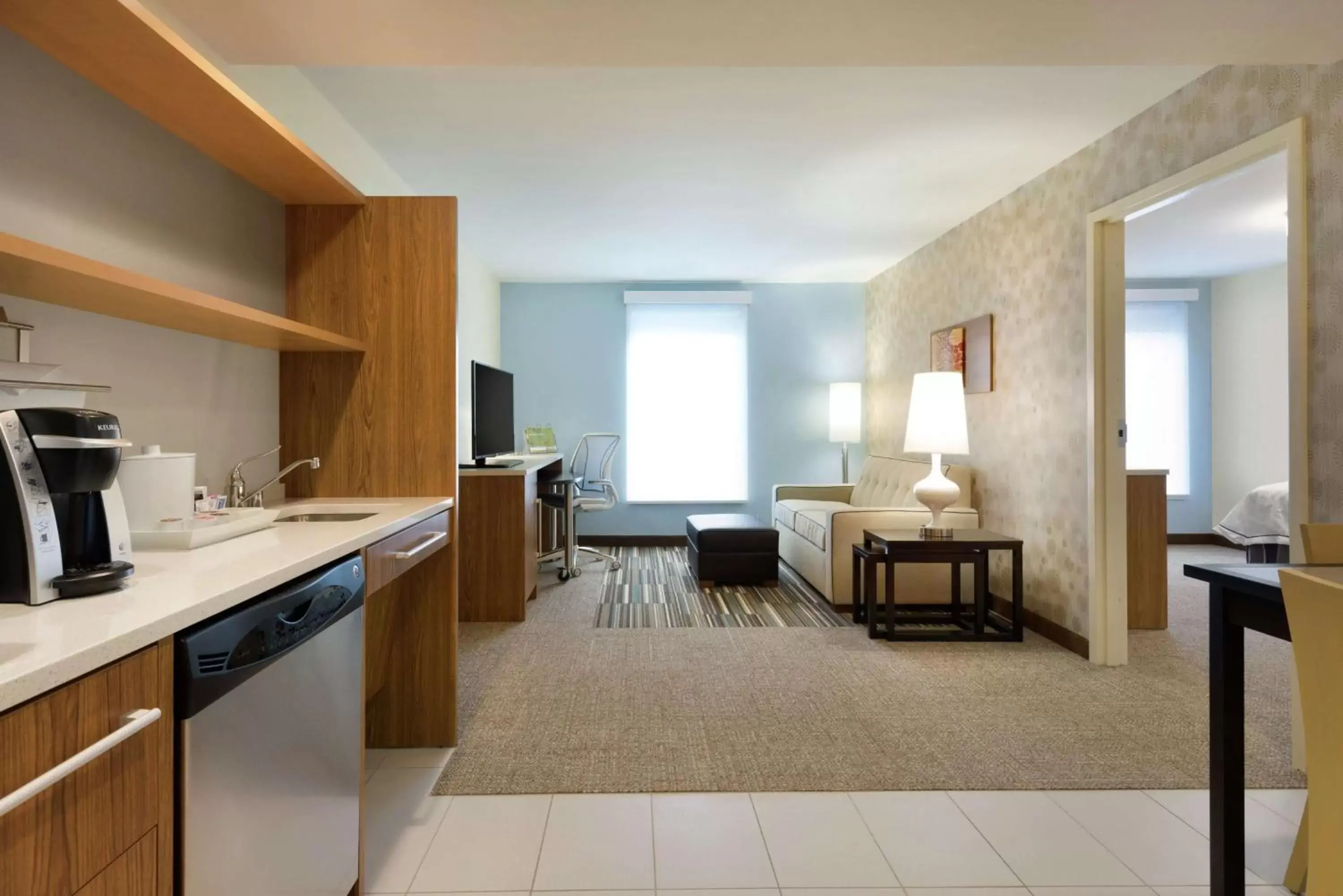 Bedroom, Kitchen/Kitchenette in Home2 Suites by Hilton Milwaukee Airport