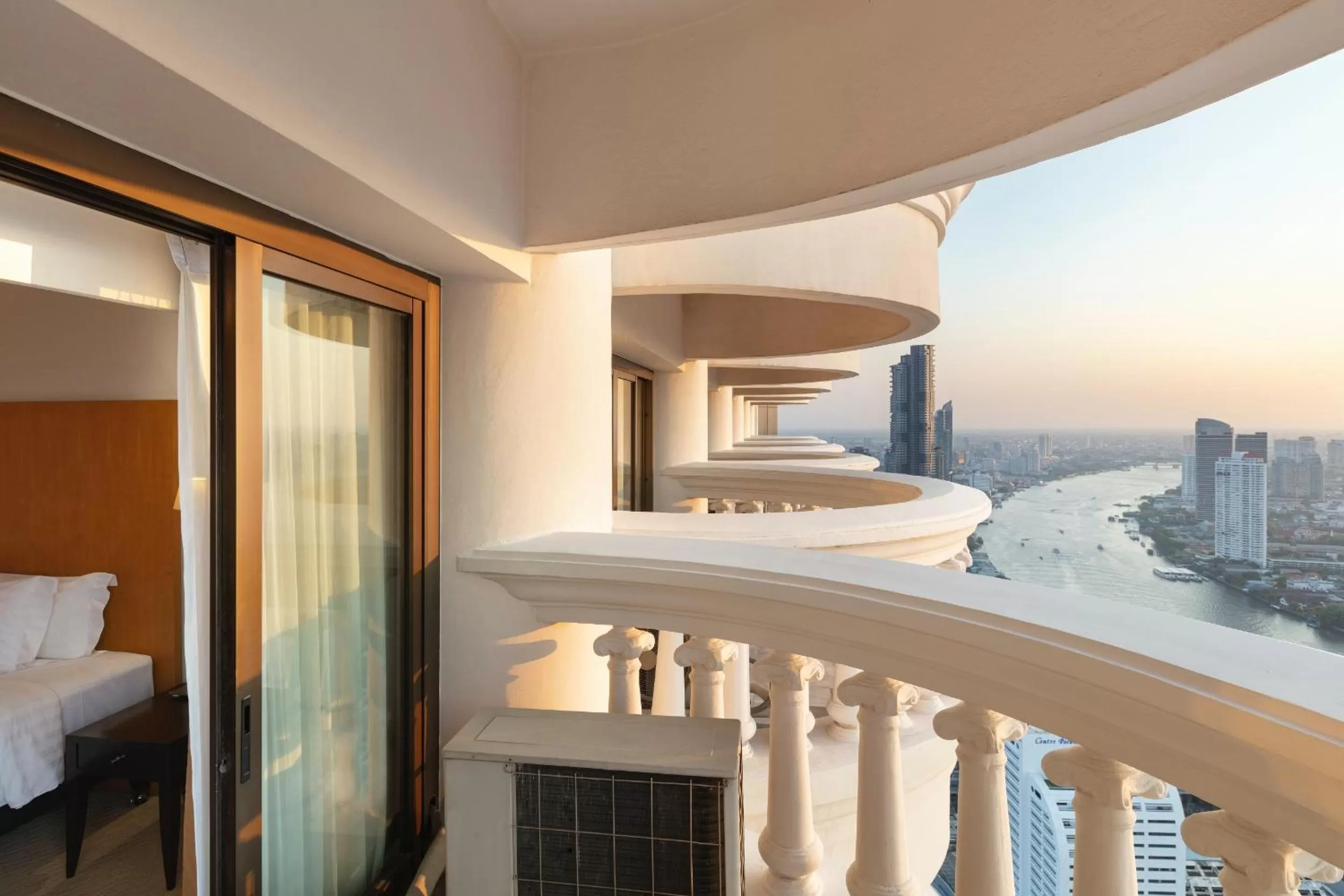 Balcony/Terrace, Bed in lebua at State Tower