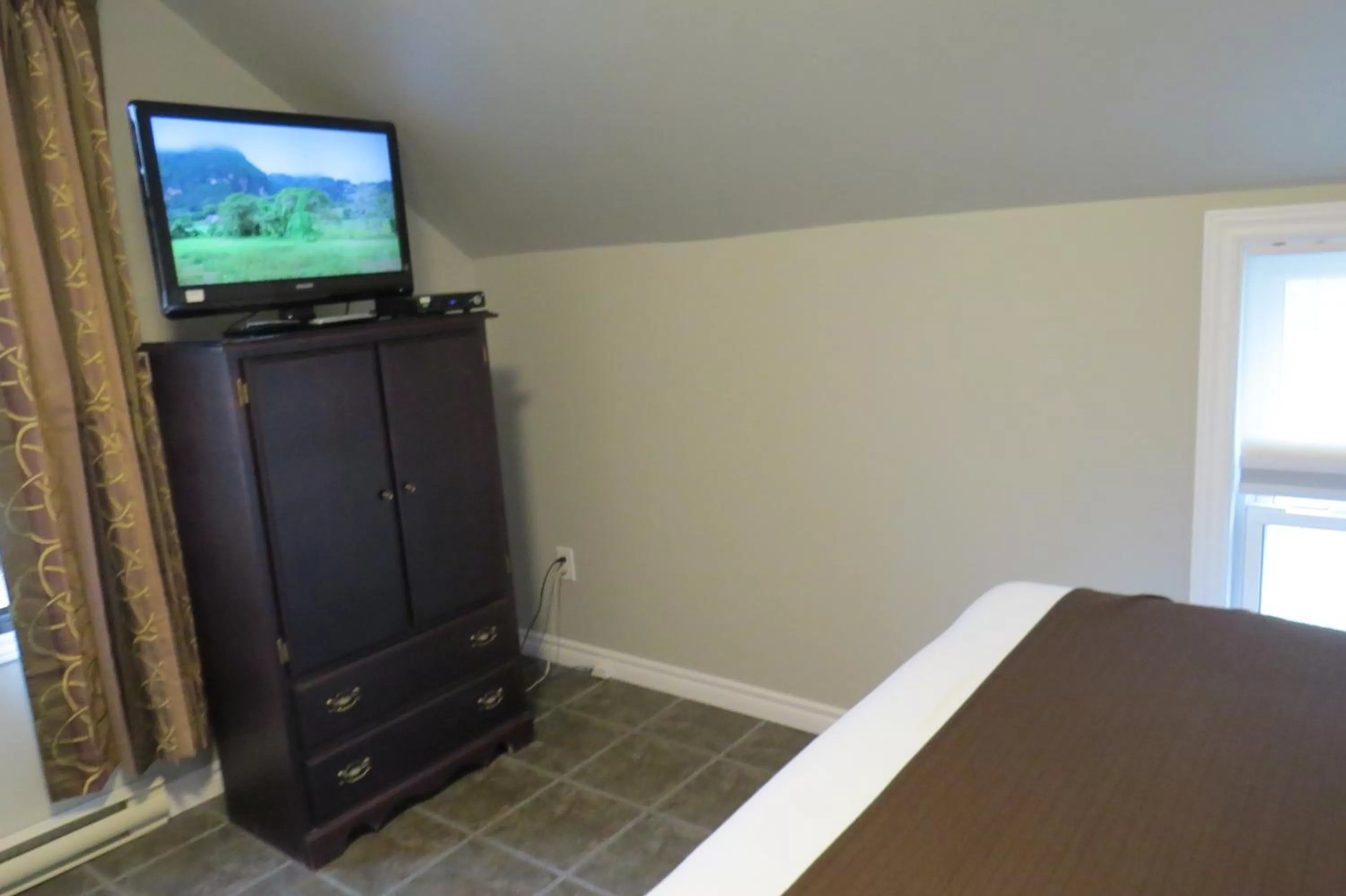TV/Entertainment Center in Dockside Suites