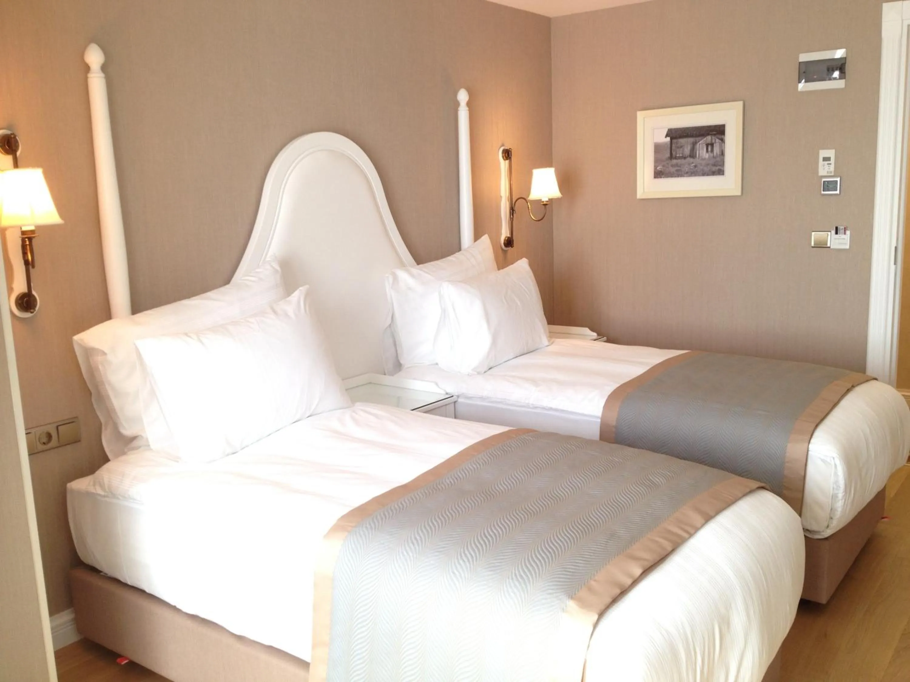 Photo of the whole room, Bed in Hanna Hotel