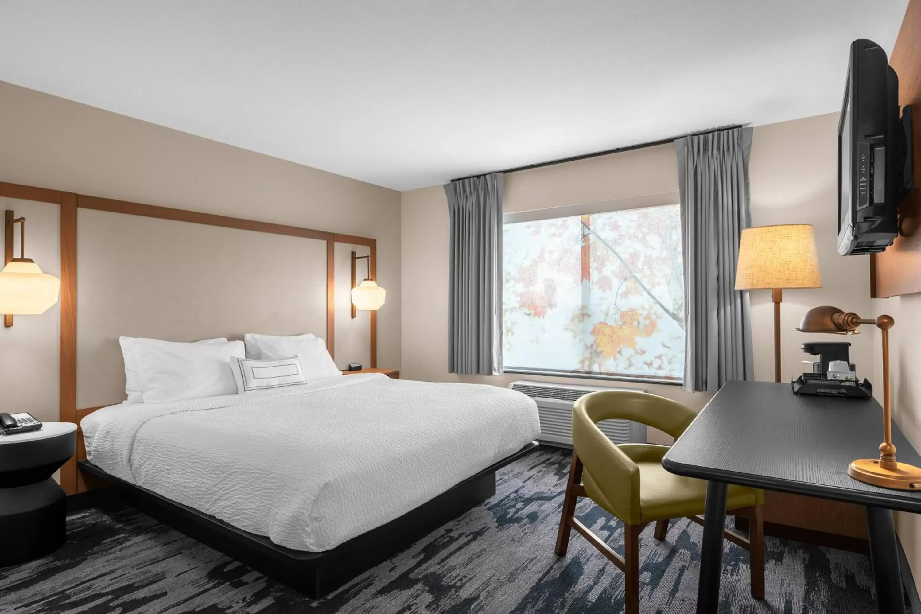 Photo of the whole room, Bed in Fairfield by Marriott Inn & Suites Columbus Hilliard