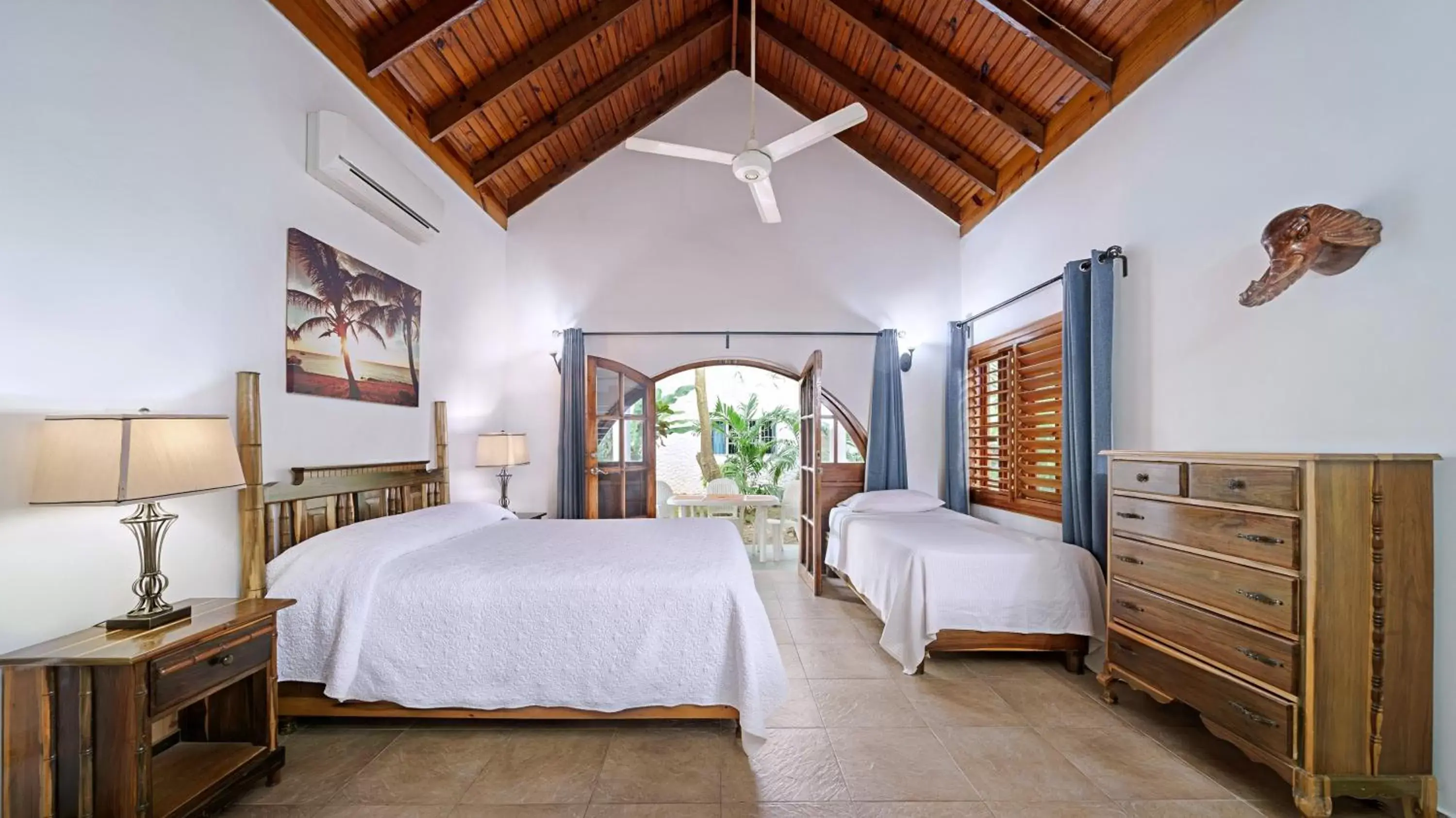 Bedroom, Bed in Beach House Condos, Negril