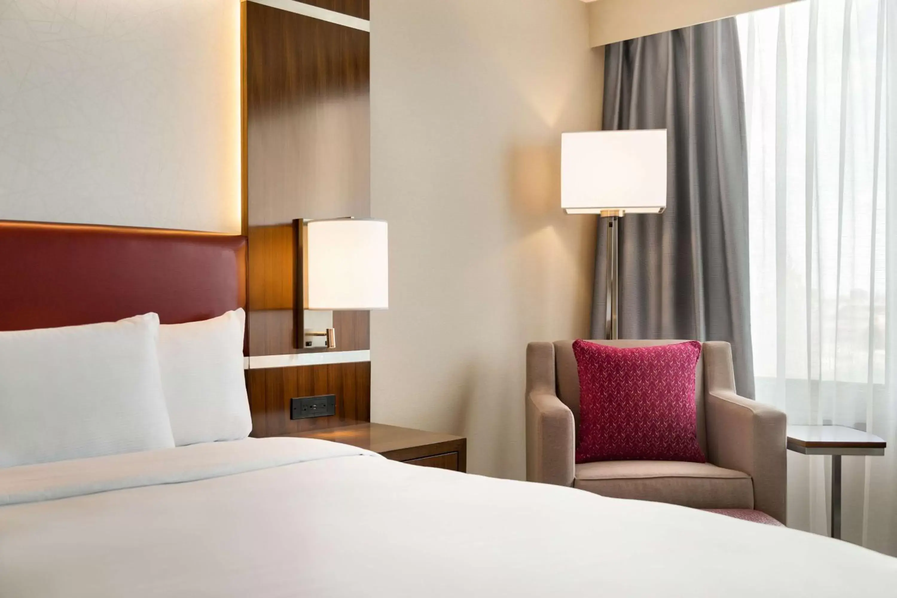 Bed in DoubleTree by Hilton Hotel Toronto Airport West