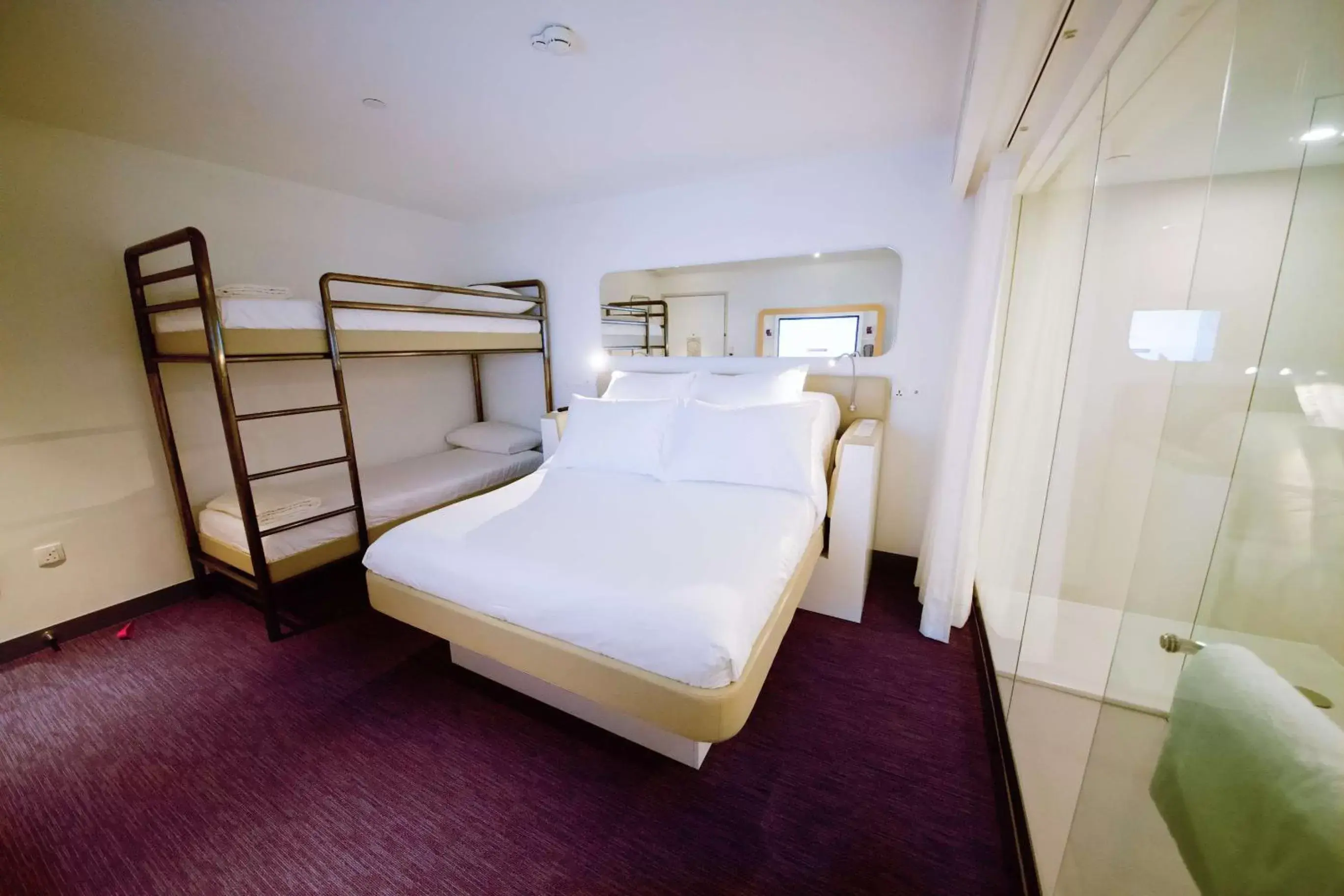 Bedroom, Bed in YOTELAIR Singapore Changi Airport Landside