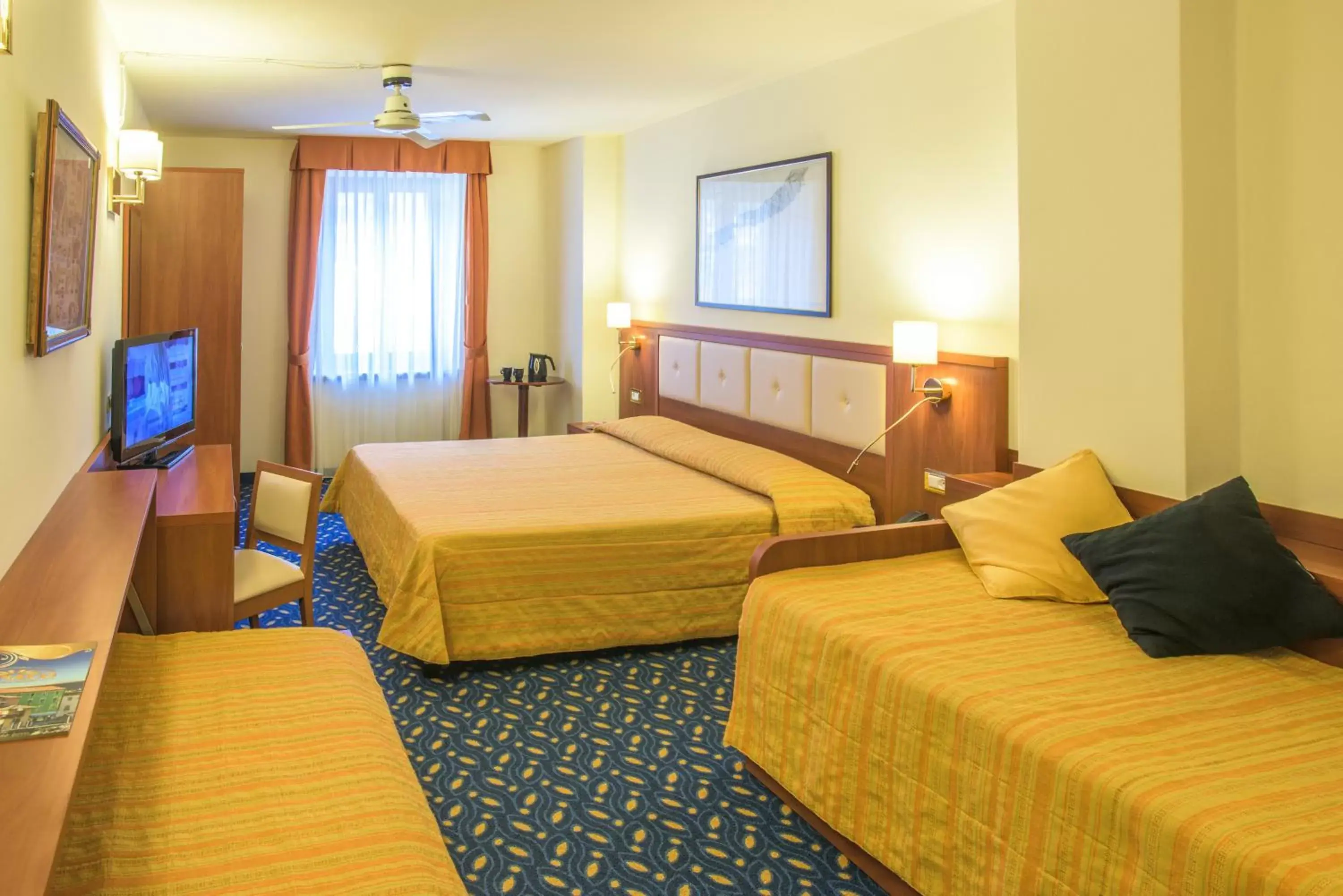 Bedroom, Bed in Hotel Benaco