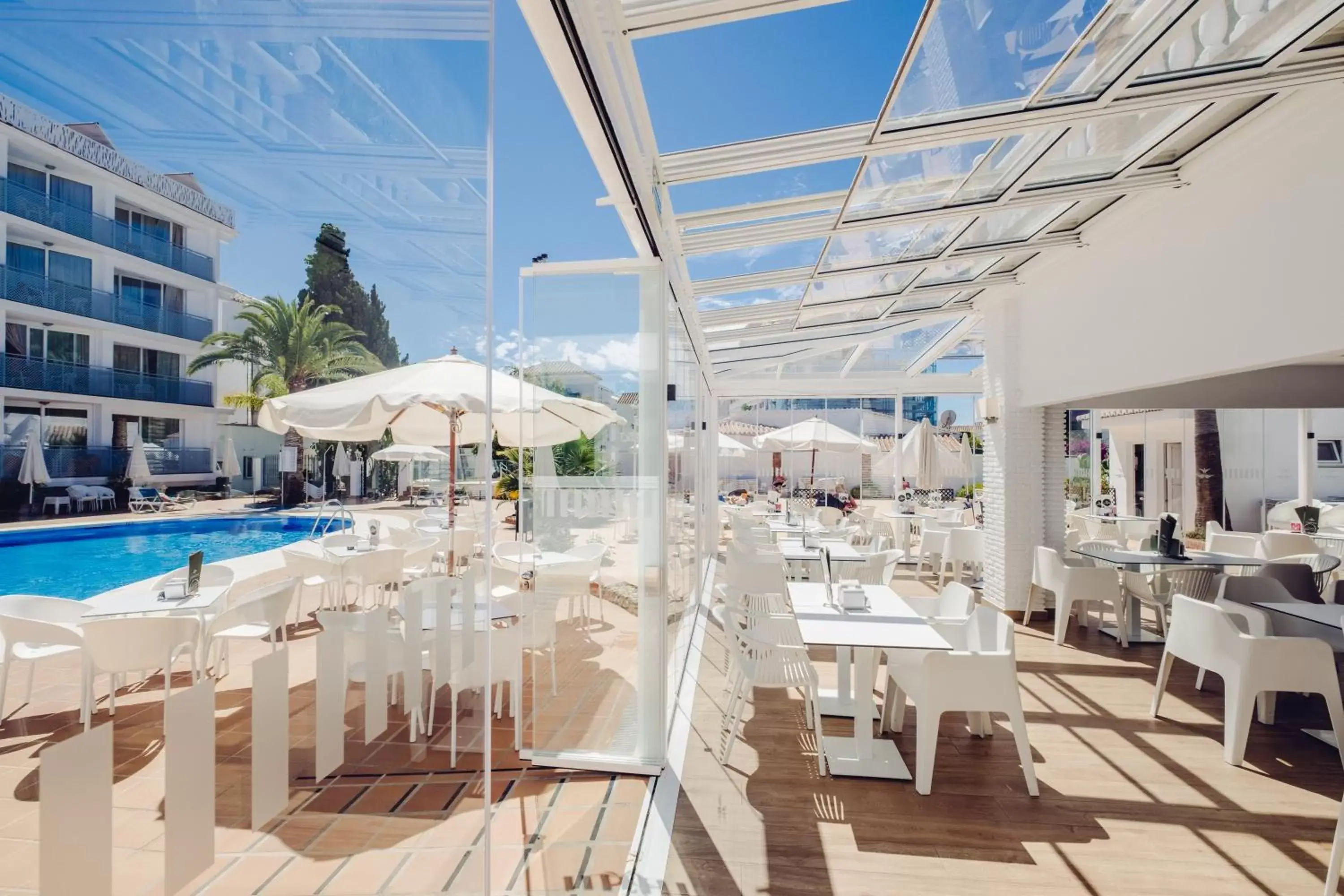 Lounge or bar, Swimming Pool in Villa Flamenca