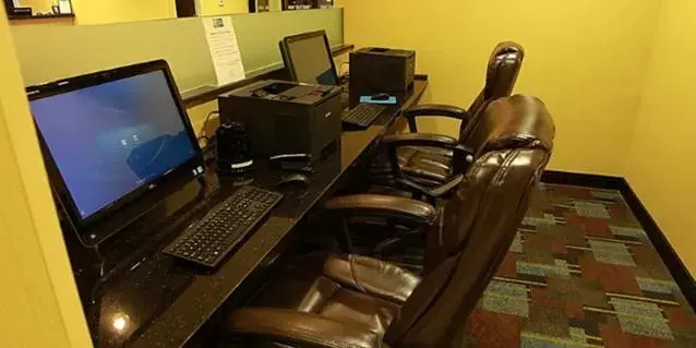 Business Area/Conference Room in Holiday Inn Express and Suites Detroit North-Troy, an IHG Hotel