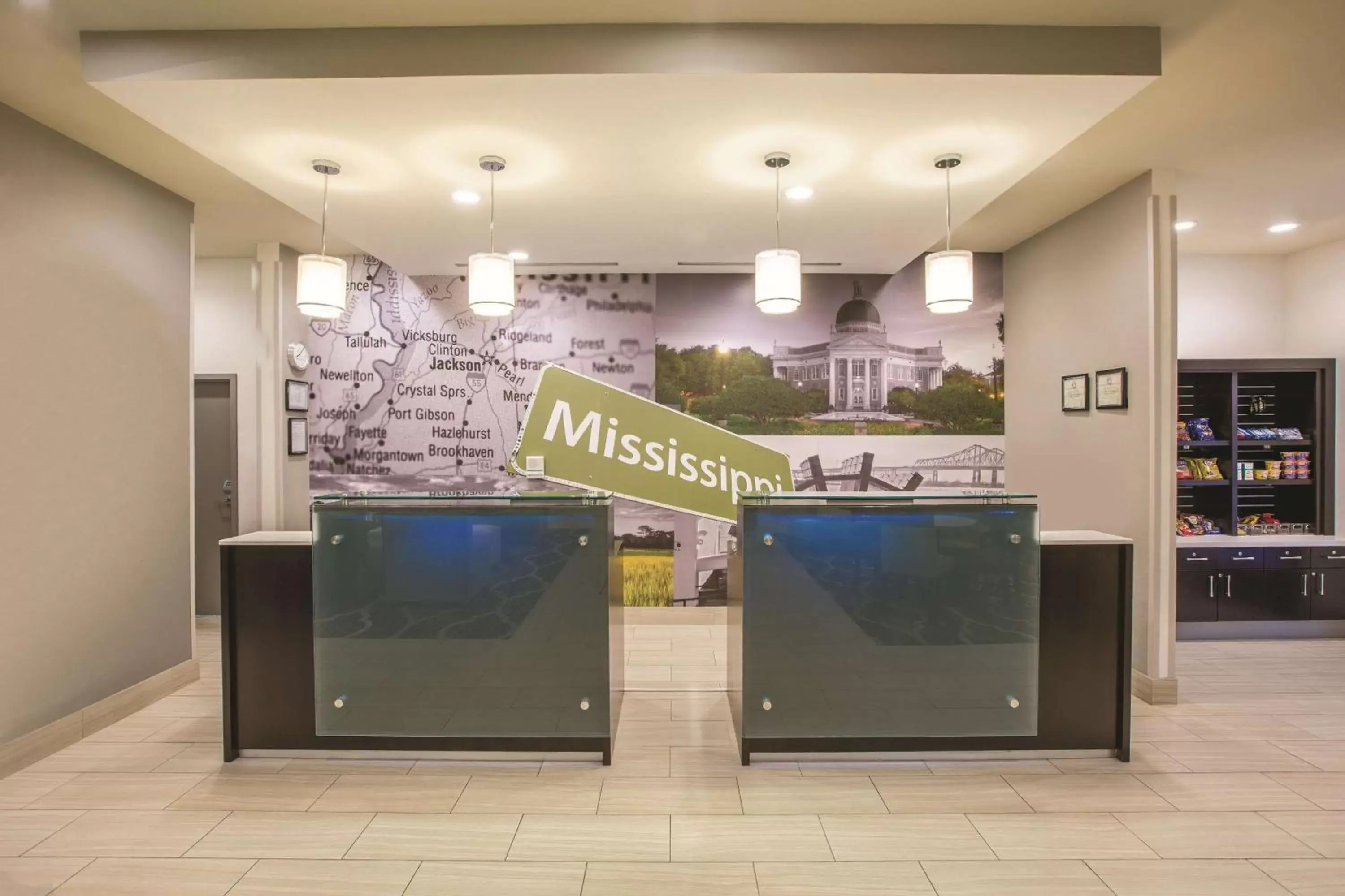 Lobby or reception in La Quinta by Wyndham Hattiesburg - I-59