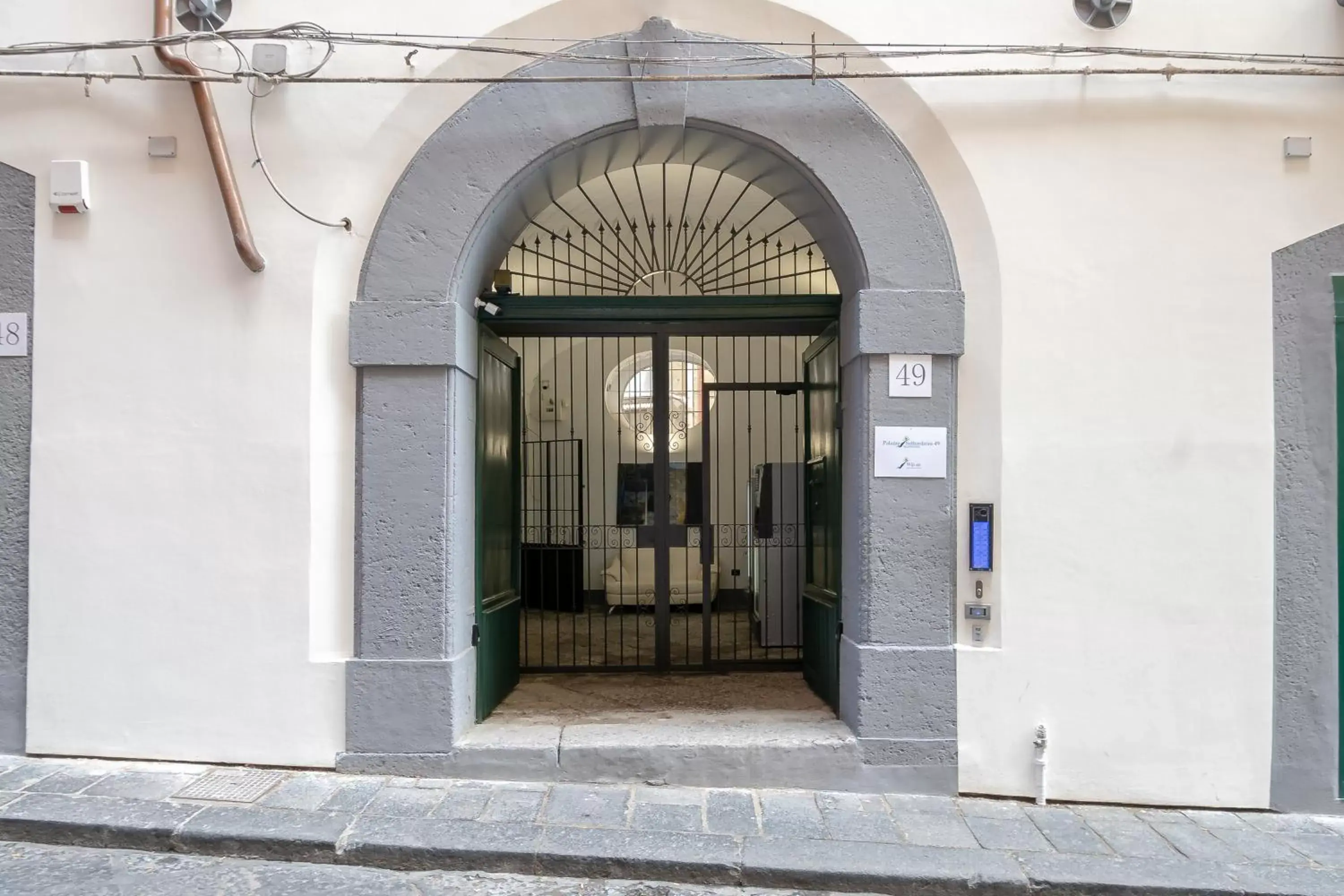 Facade/Entrance in Palazzo Settembrini 49