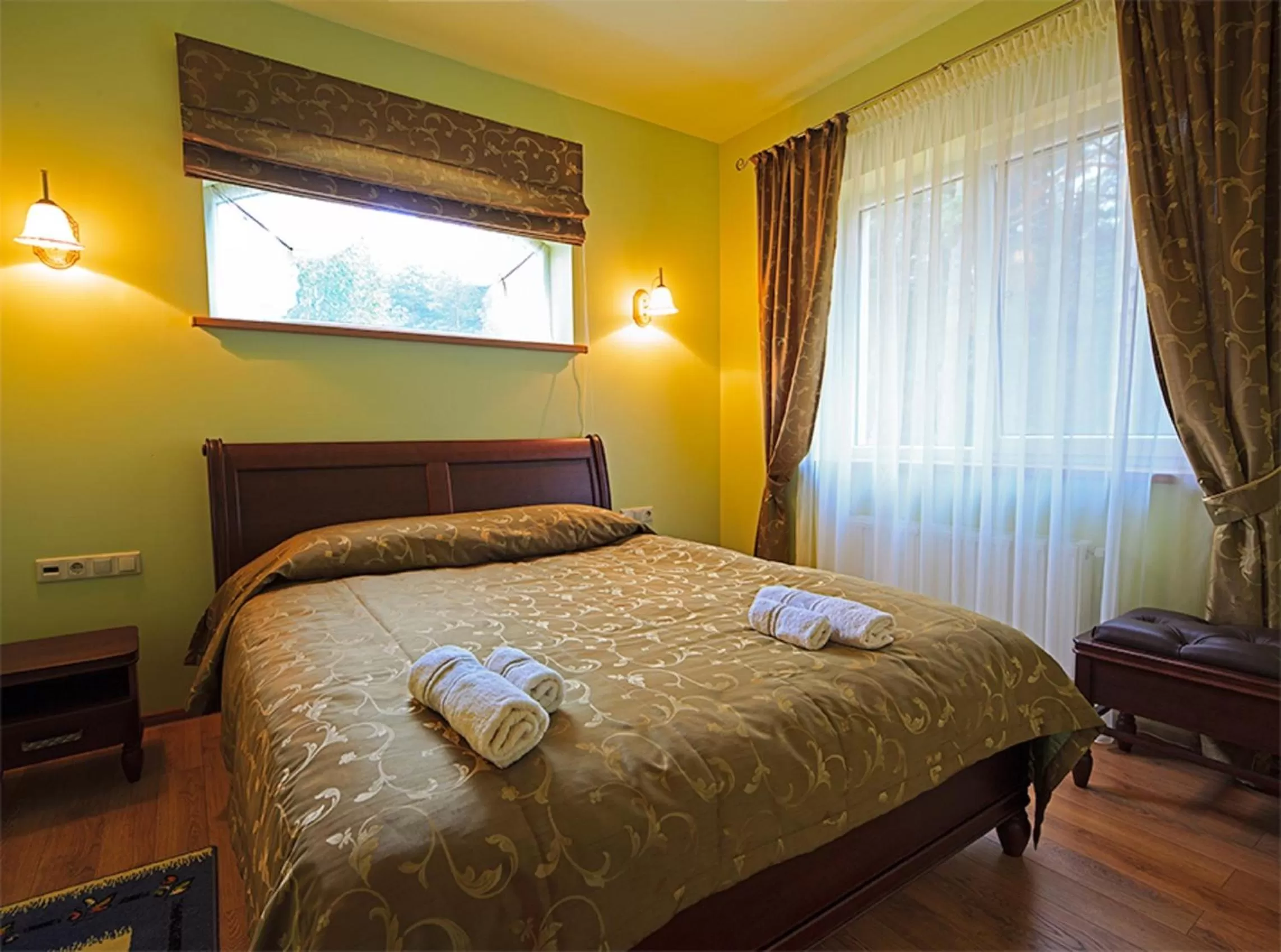 Photo of the whole room, Bed in El Arm El