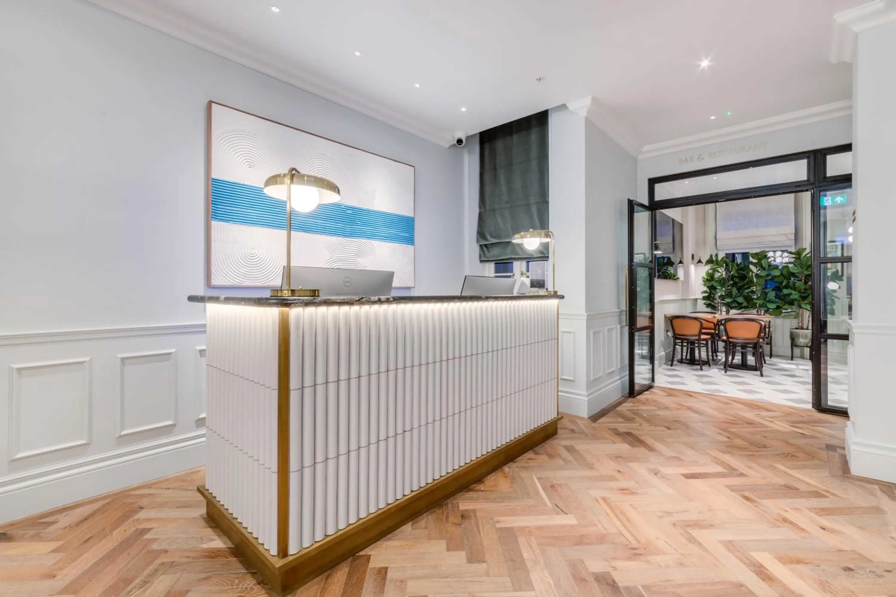 Lobby or reception, Kitchen/Kitchenette in Best Western The Boltons