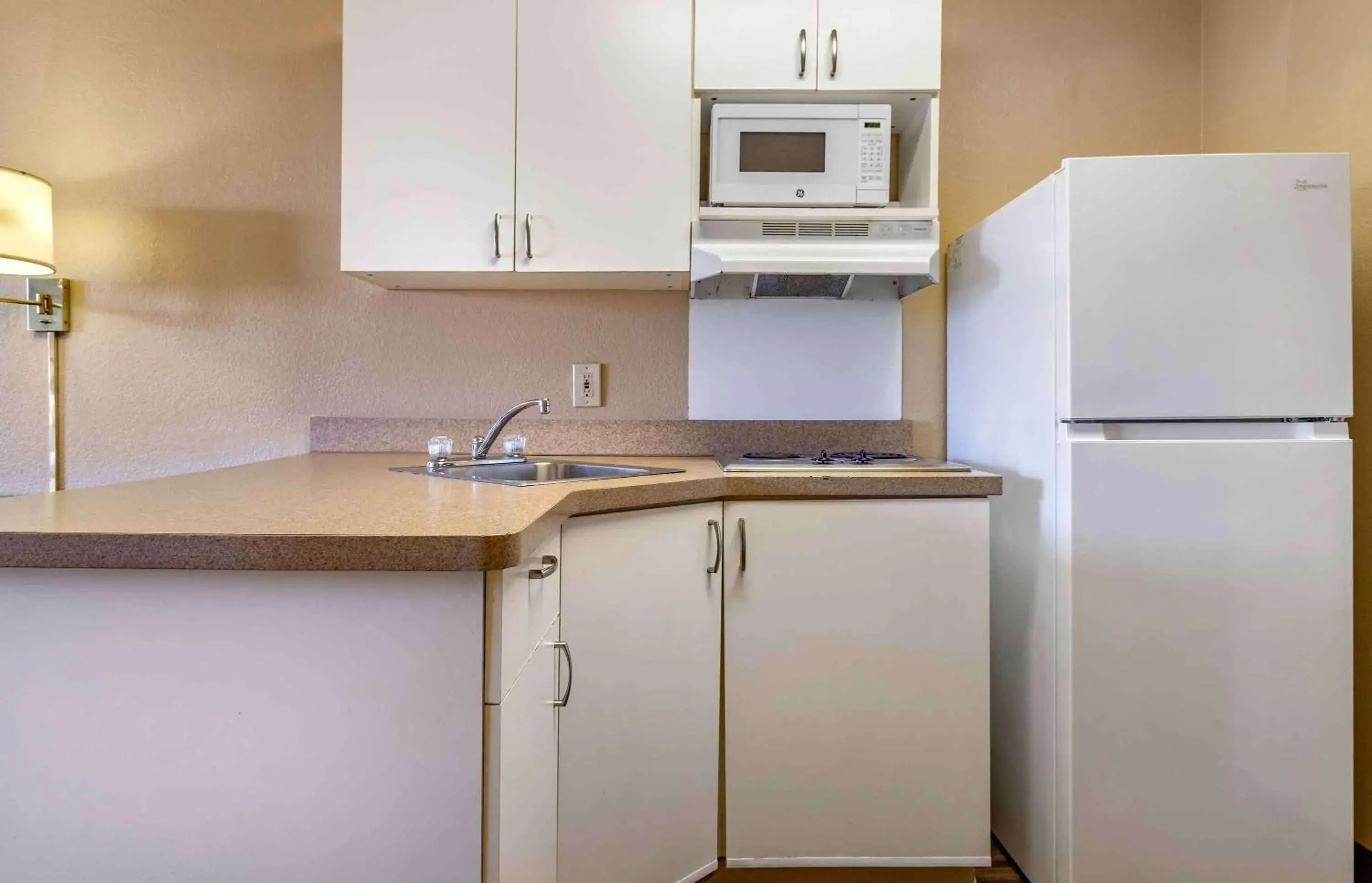 Bedroom, Kitchen/Kitchenette in Extended Stay America Suites - Houston - Westchase - Richmond