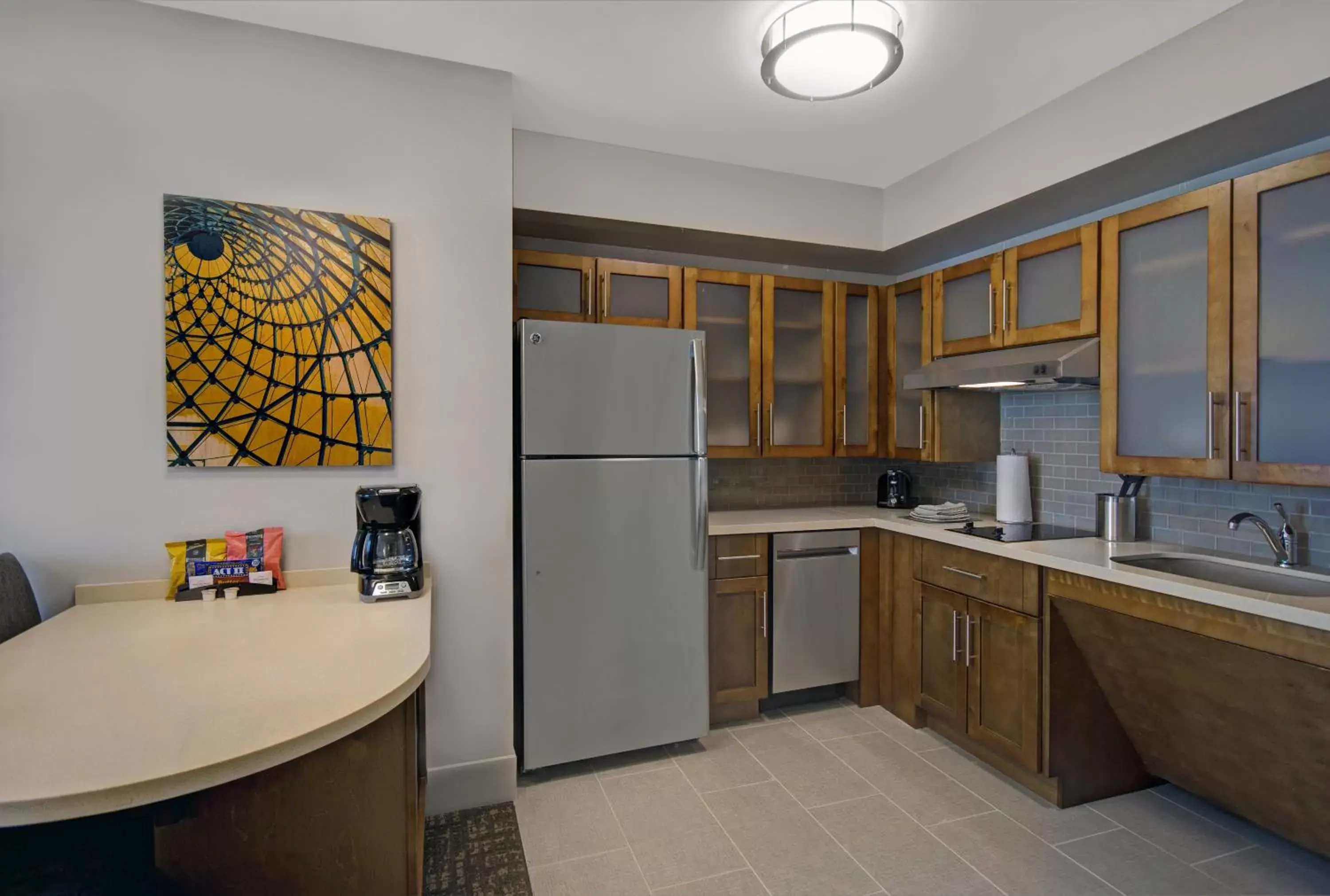 Photo of the whole room, Kitchen/Kitchenette in Staybridge Suites - Sterling Heights -Detroit Area, an IHG Hotel