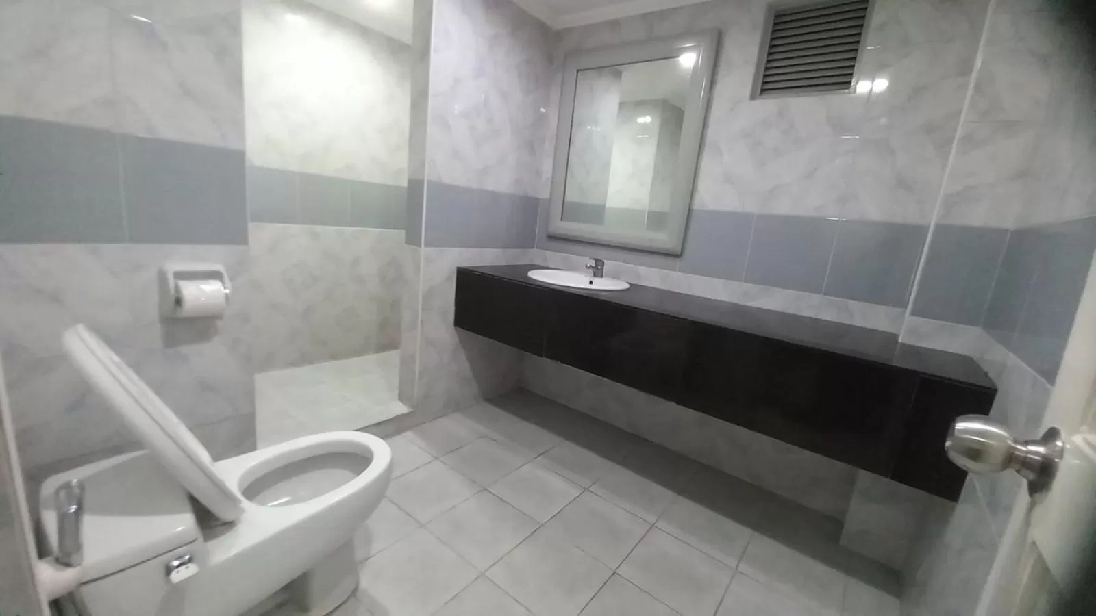 Bathroom in Town and Country Hotel V Mapa