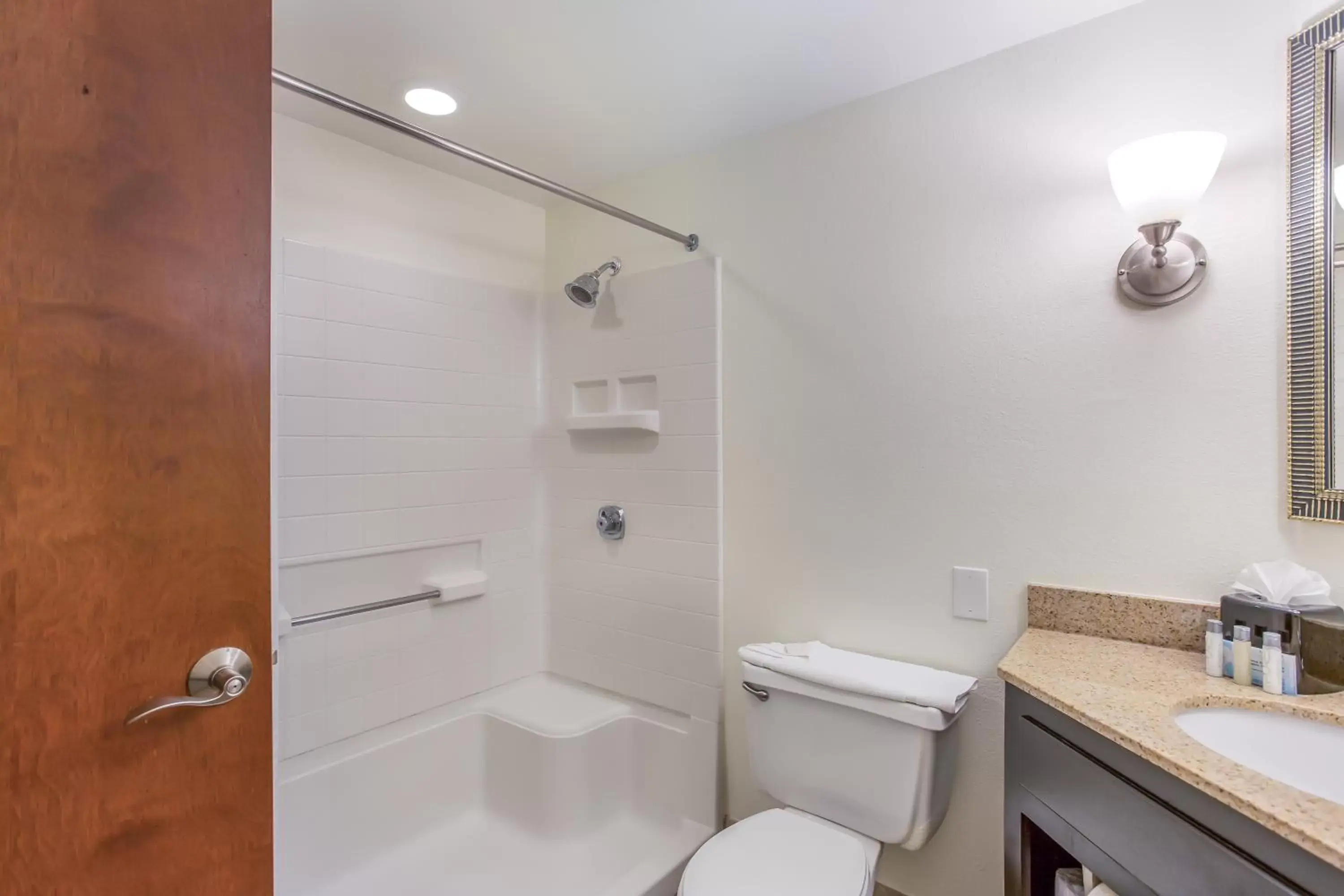 Bathroom in Burrstone Inn, Ascend Hotel Collection