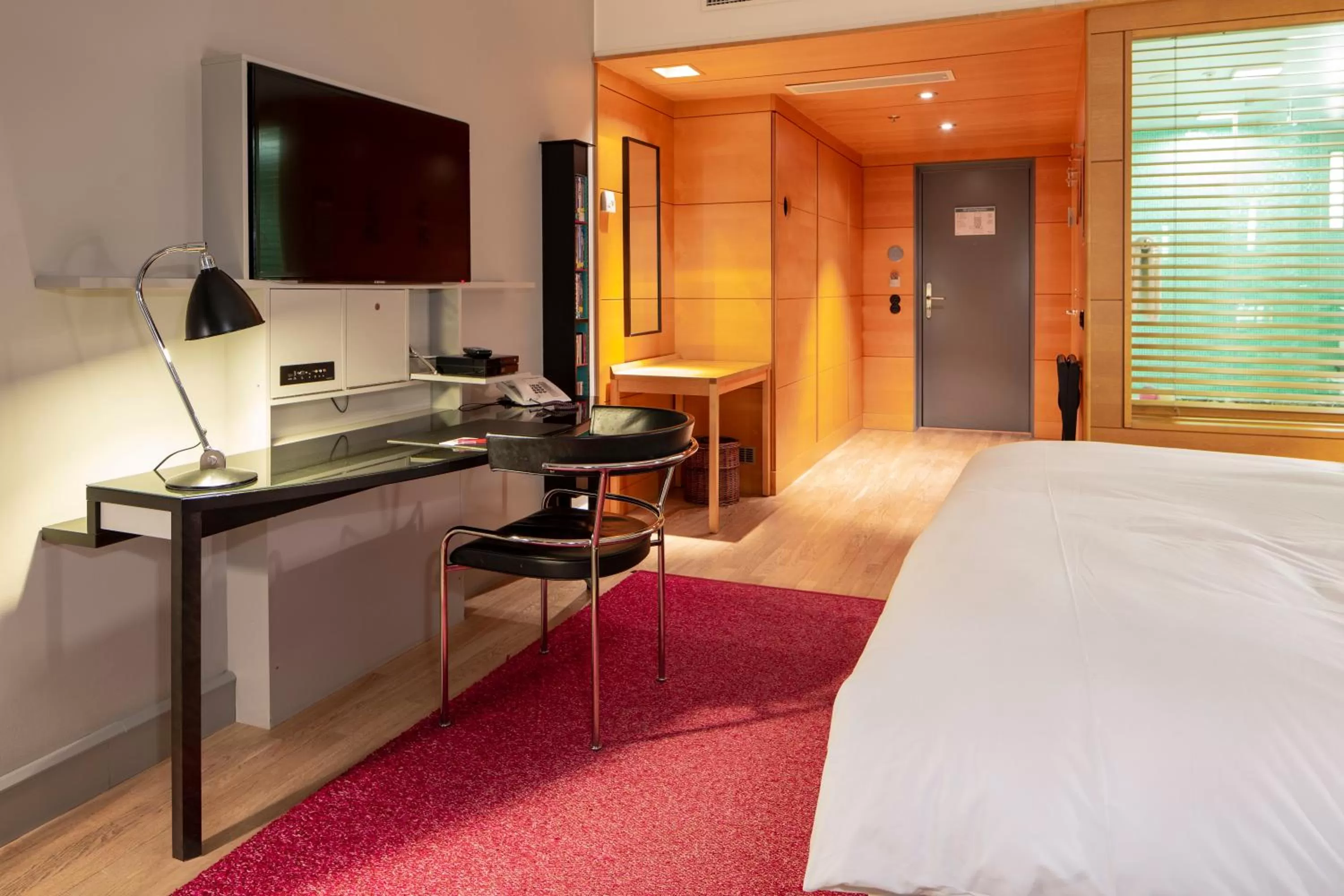 TV and multimedia, Bed in Hotel Rival