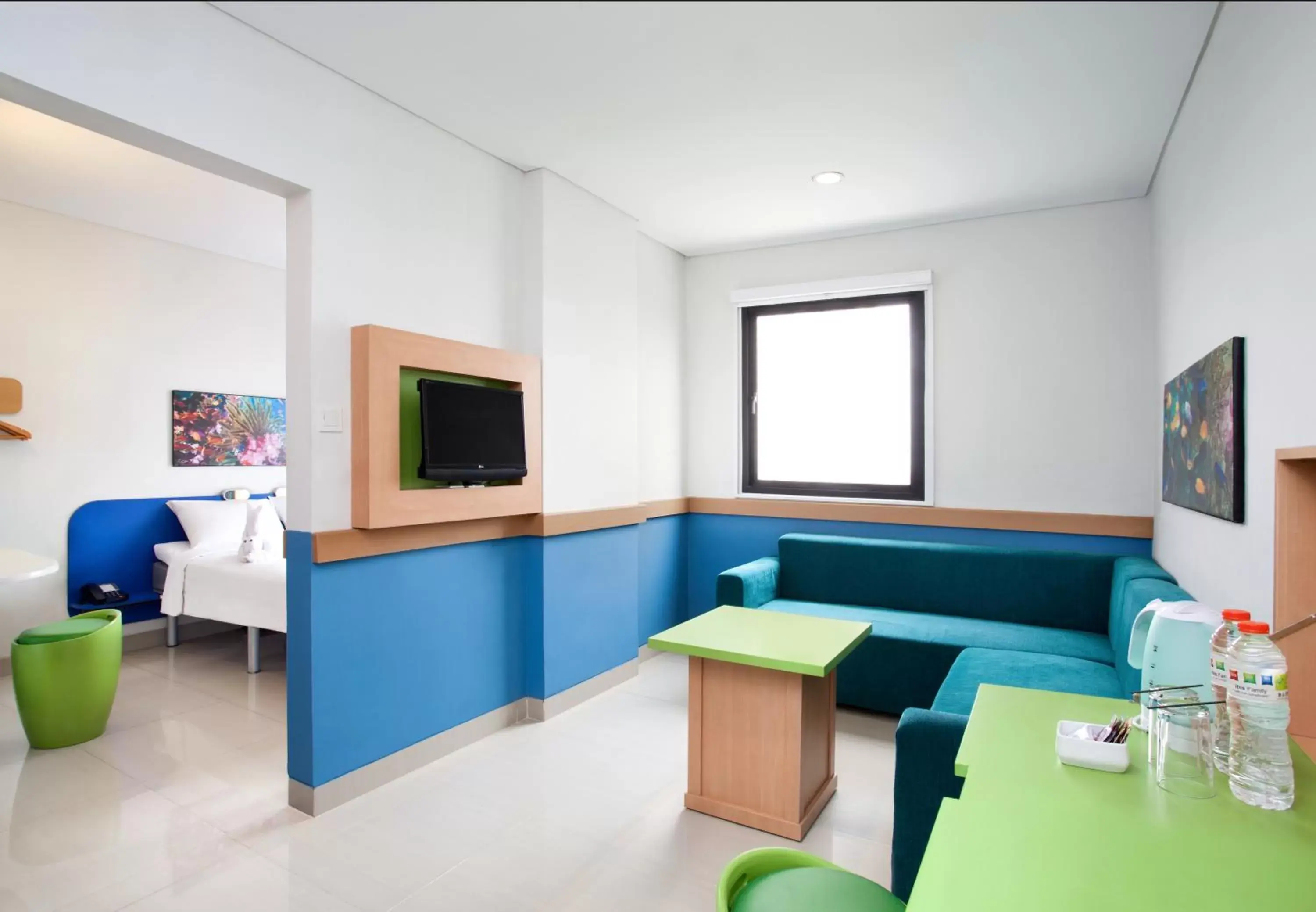 Living room, Seating Area in Ibis Budget Jakarta Daan Mogot