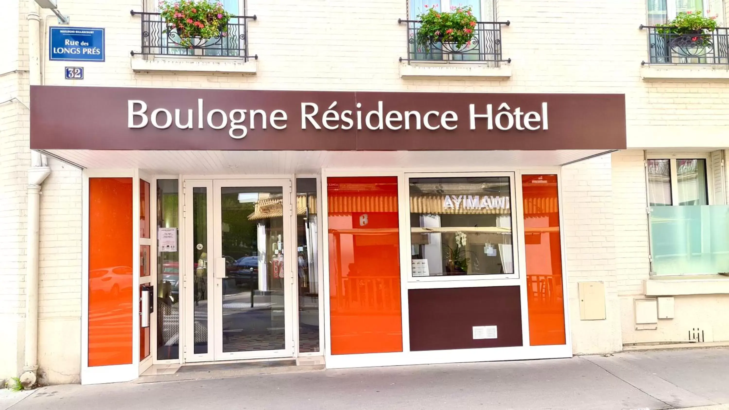 Facade/entrance in Boulogne Résidence Hotel