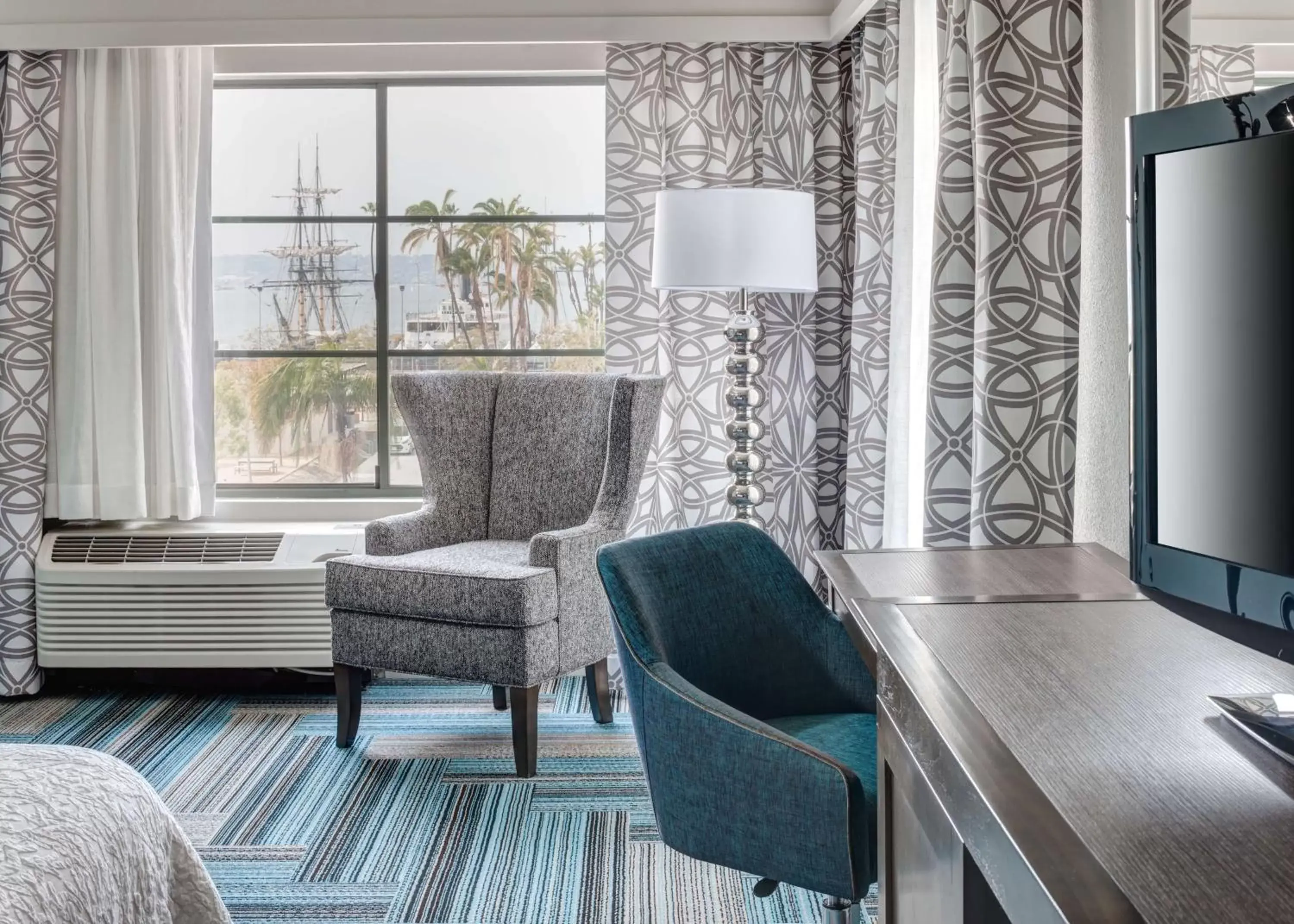 Living room, Seating Area in Hampton Inn San Diego Downtown