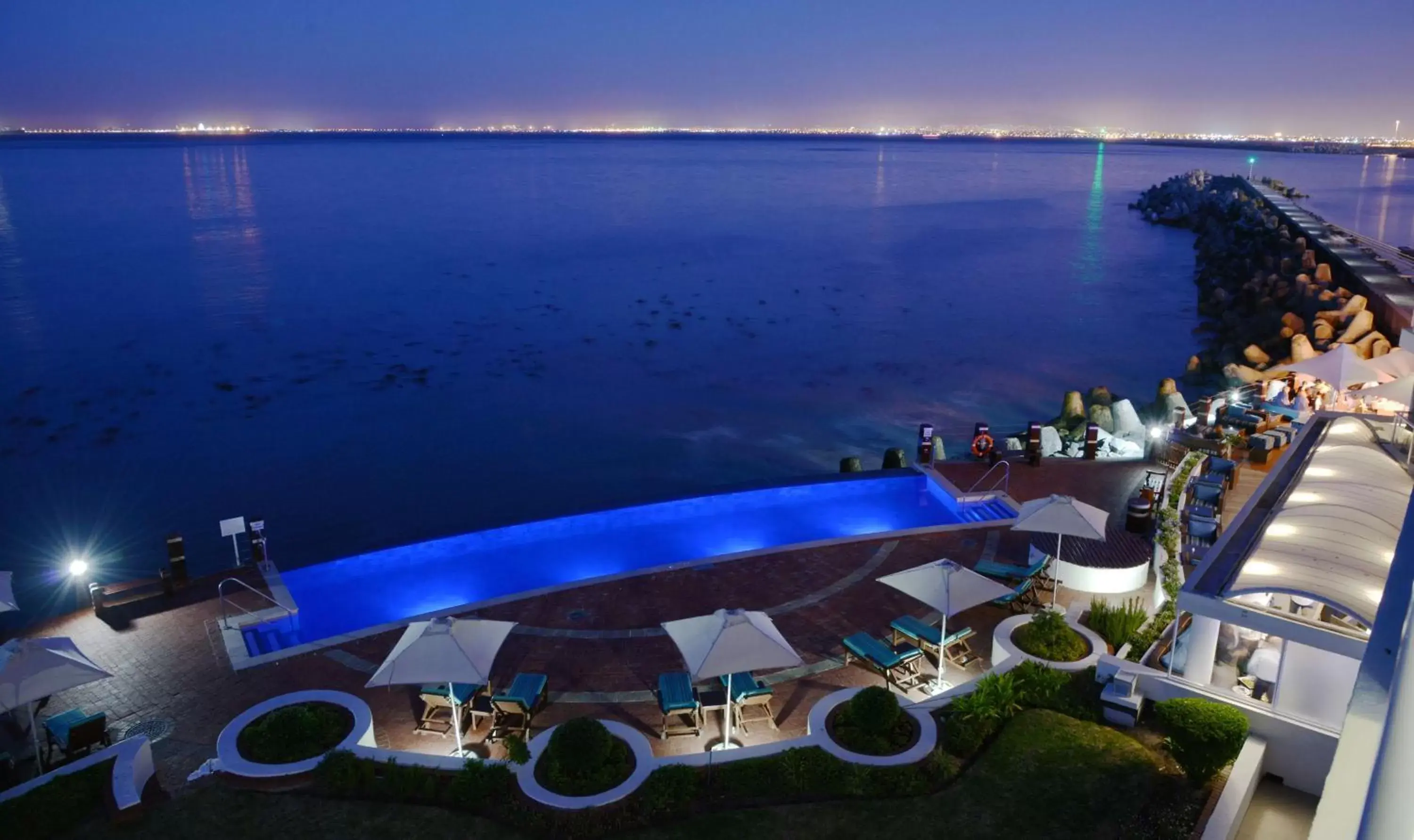 Pool View in Radisson Blu Hotel Waterfront, Cape Town