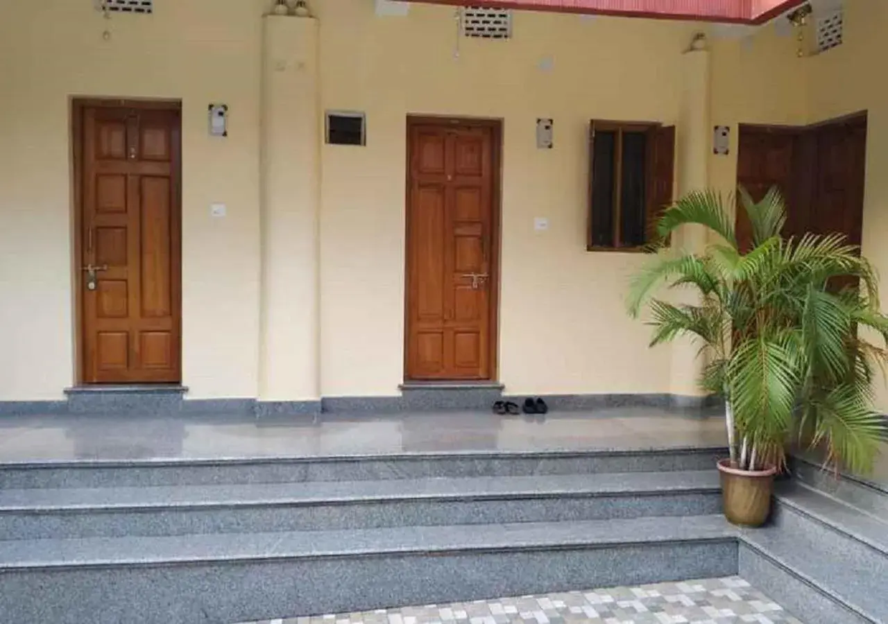 Facade/entrance in Nest Guest House Facade/entrance in Nest Guest House