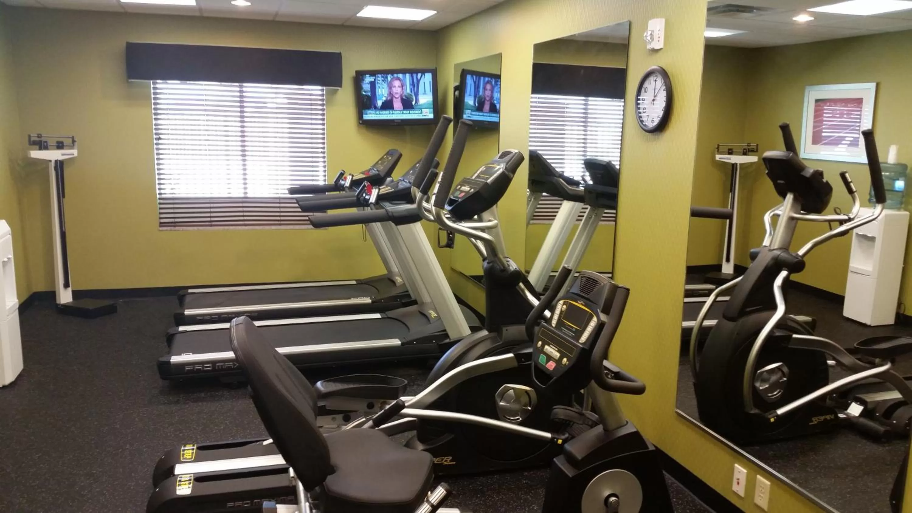 Fitness centre/facilities in Holiday Inn Express & Suites Houston East - Baytown by IHG
