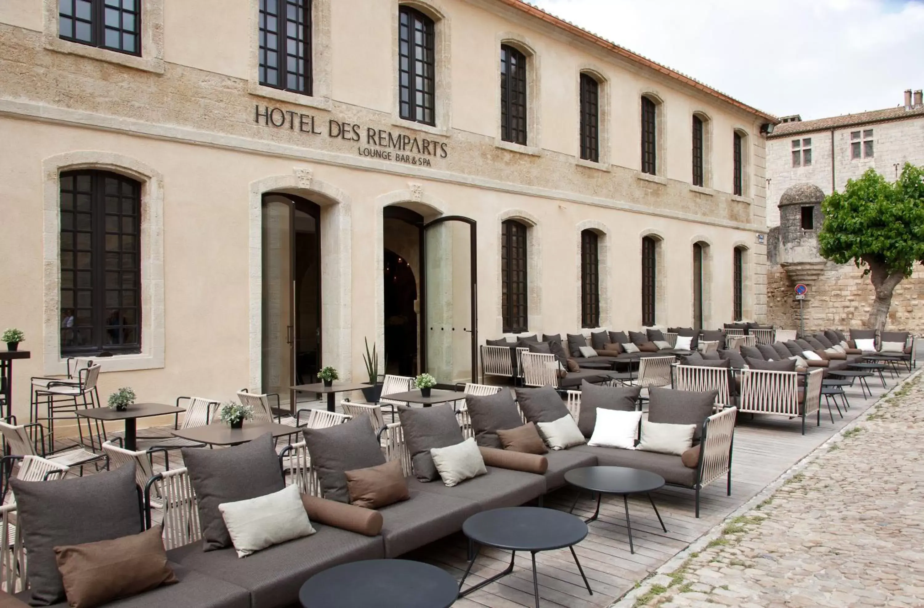 Patio in Boutique Hôtel des Remparts & Spa