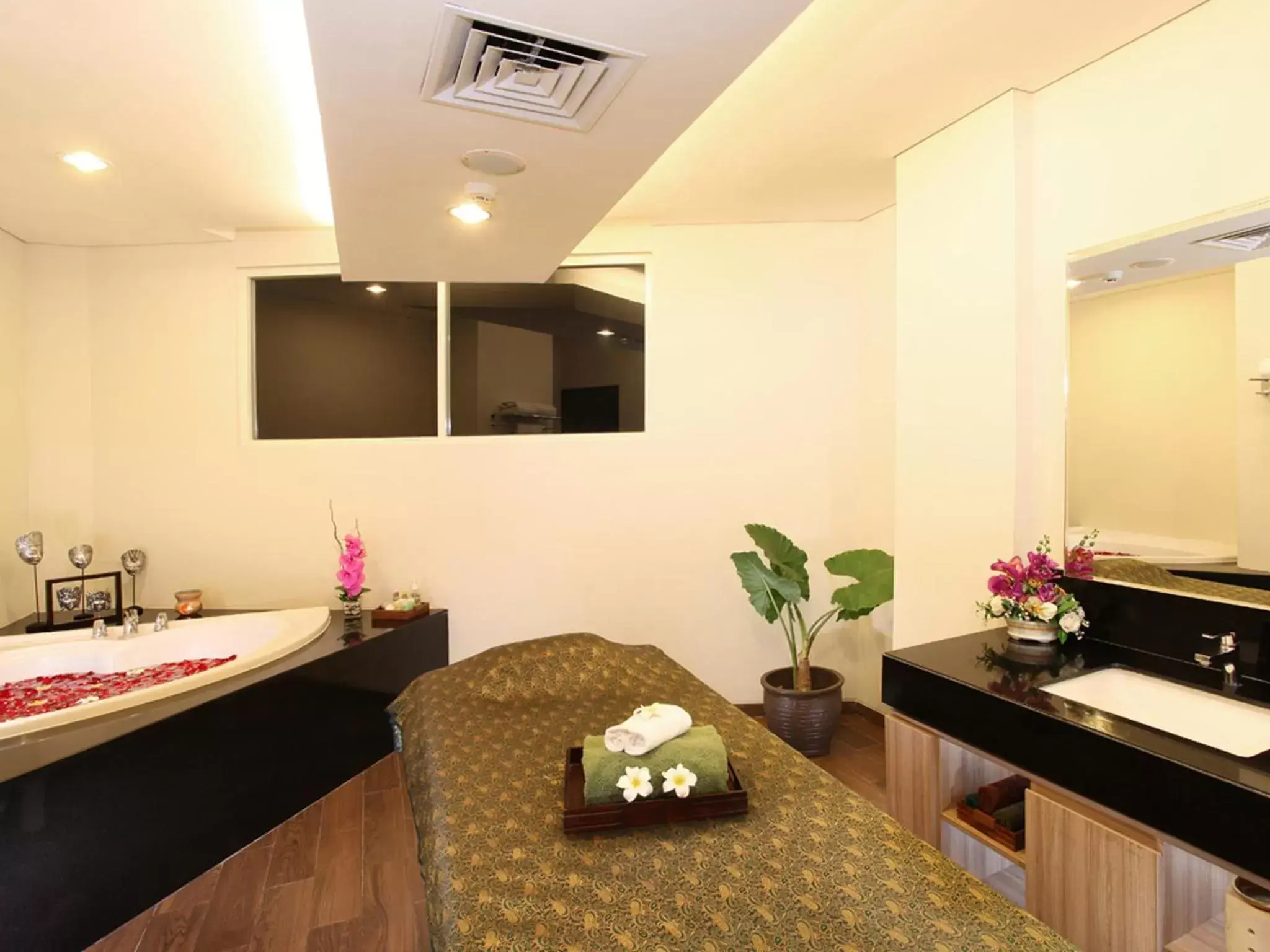 Massage, Bathroom in Swiss-Belinn Tunjungan Surabaya