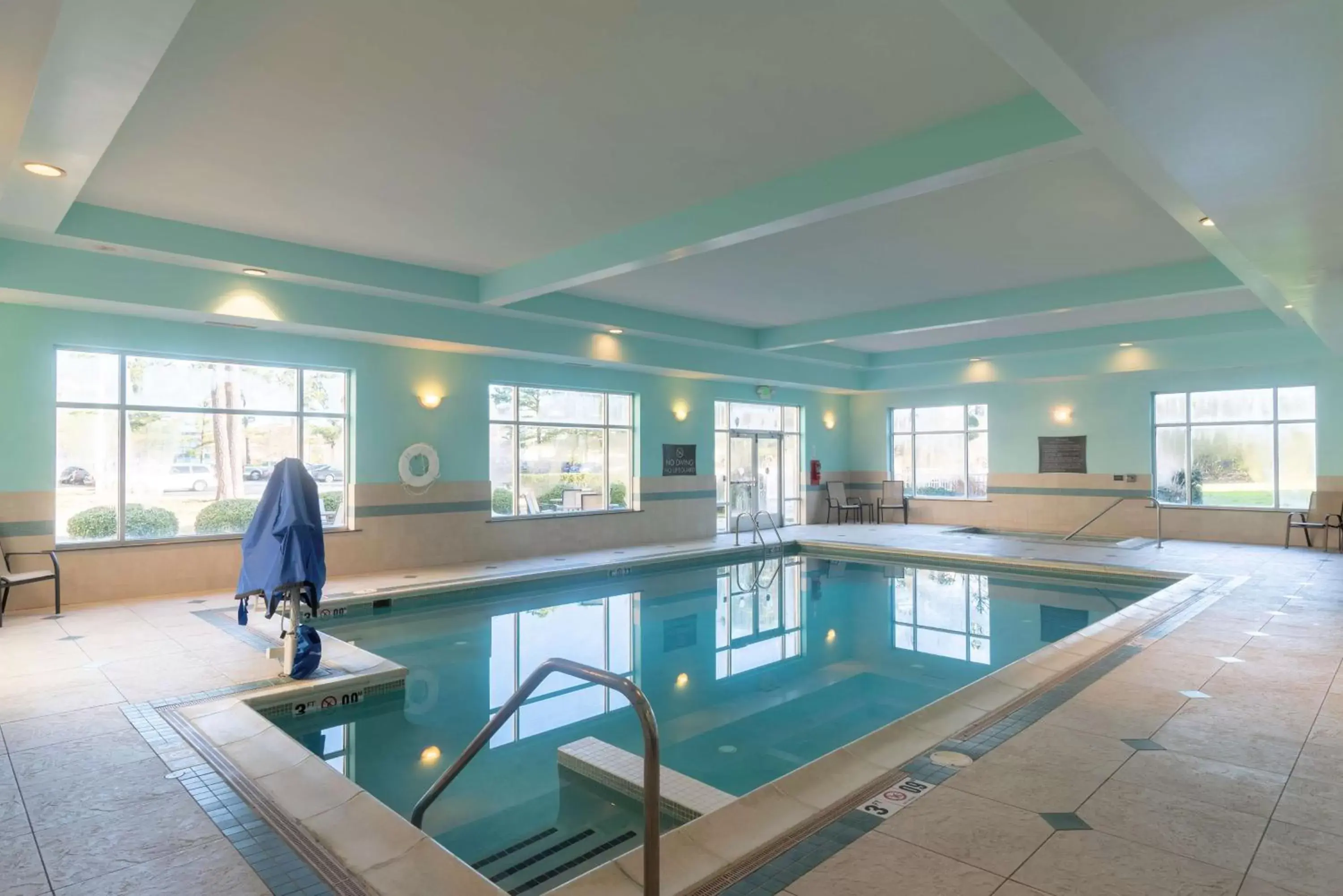 Pool view, Swimming Pool in DoubleTree by Hilton Norfolk Airport