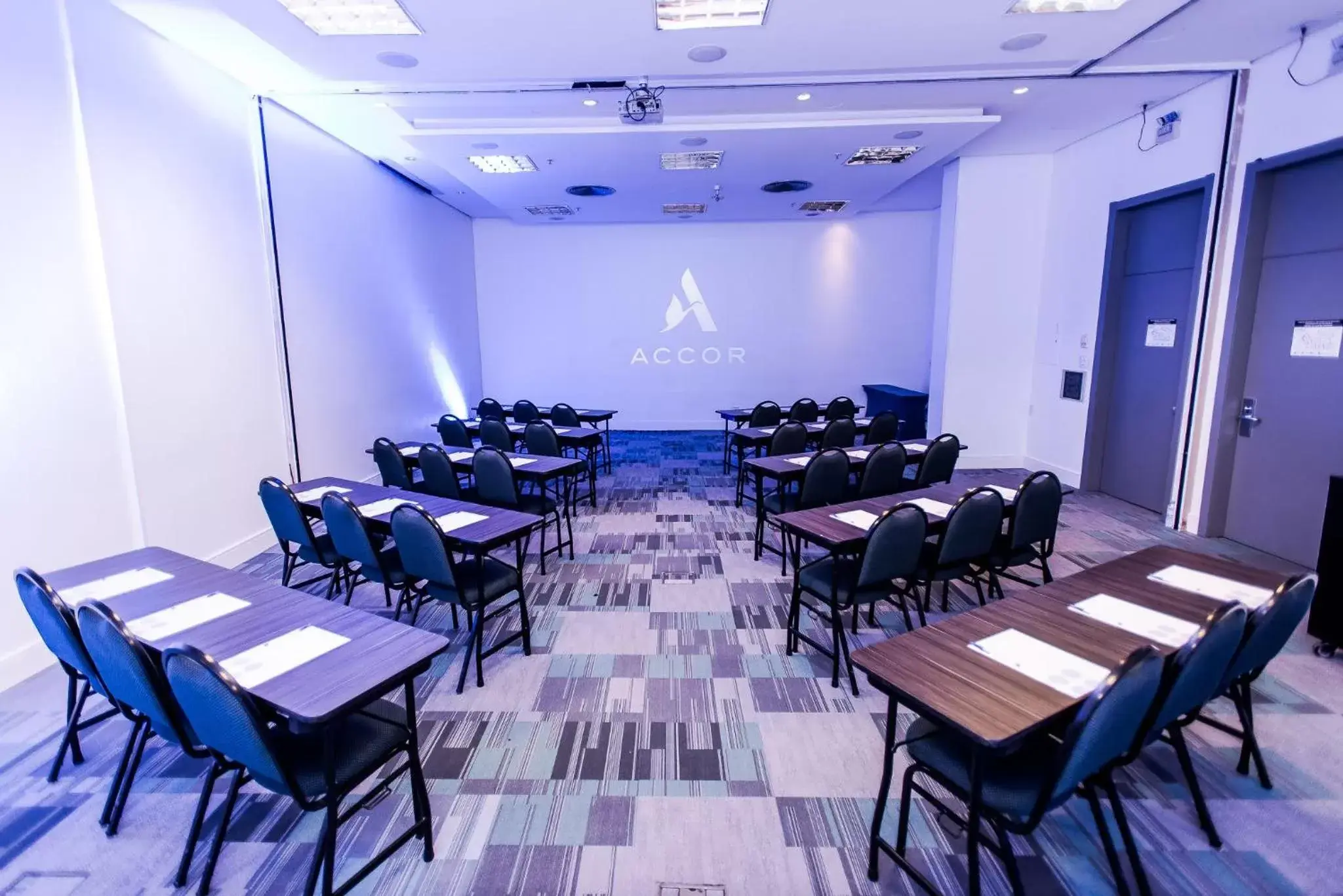 Business facilities, Restaurant/Places to Eat in Novotel Porto Alegre Tres Figueiras