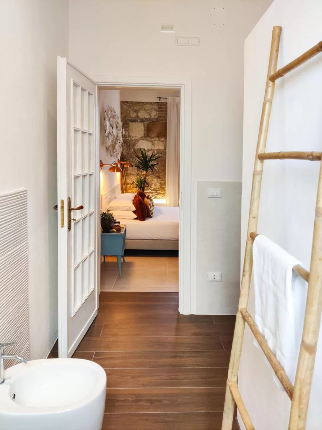 Bathroom, Bed in Calamùrn Ortigia