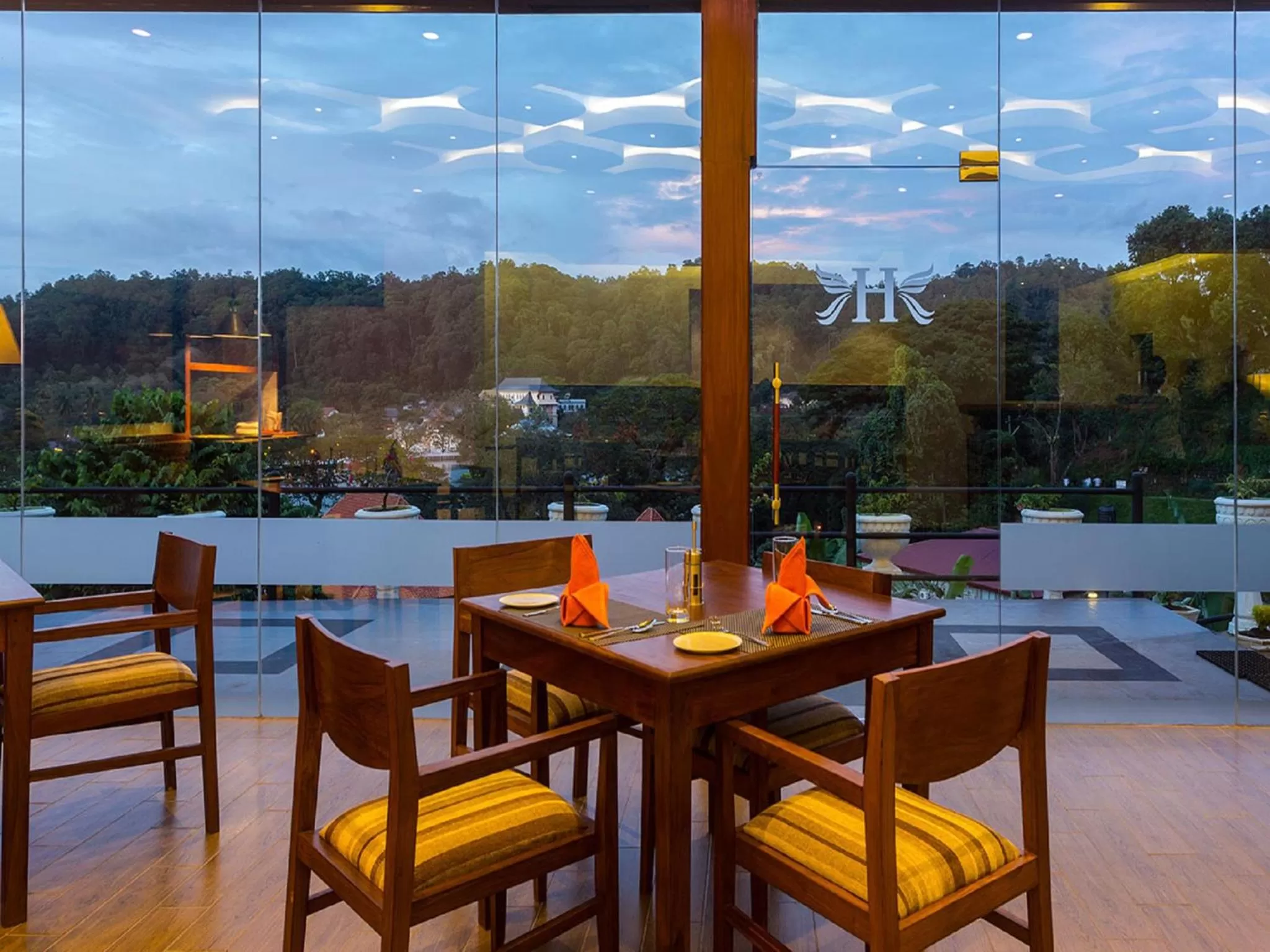 Restaurant/places to eat in Heaven Seven Kandy