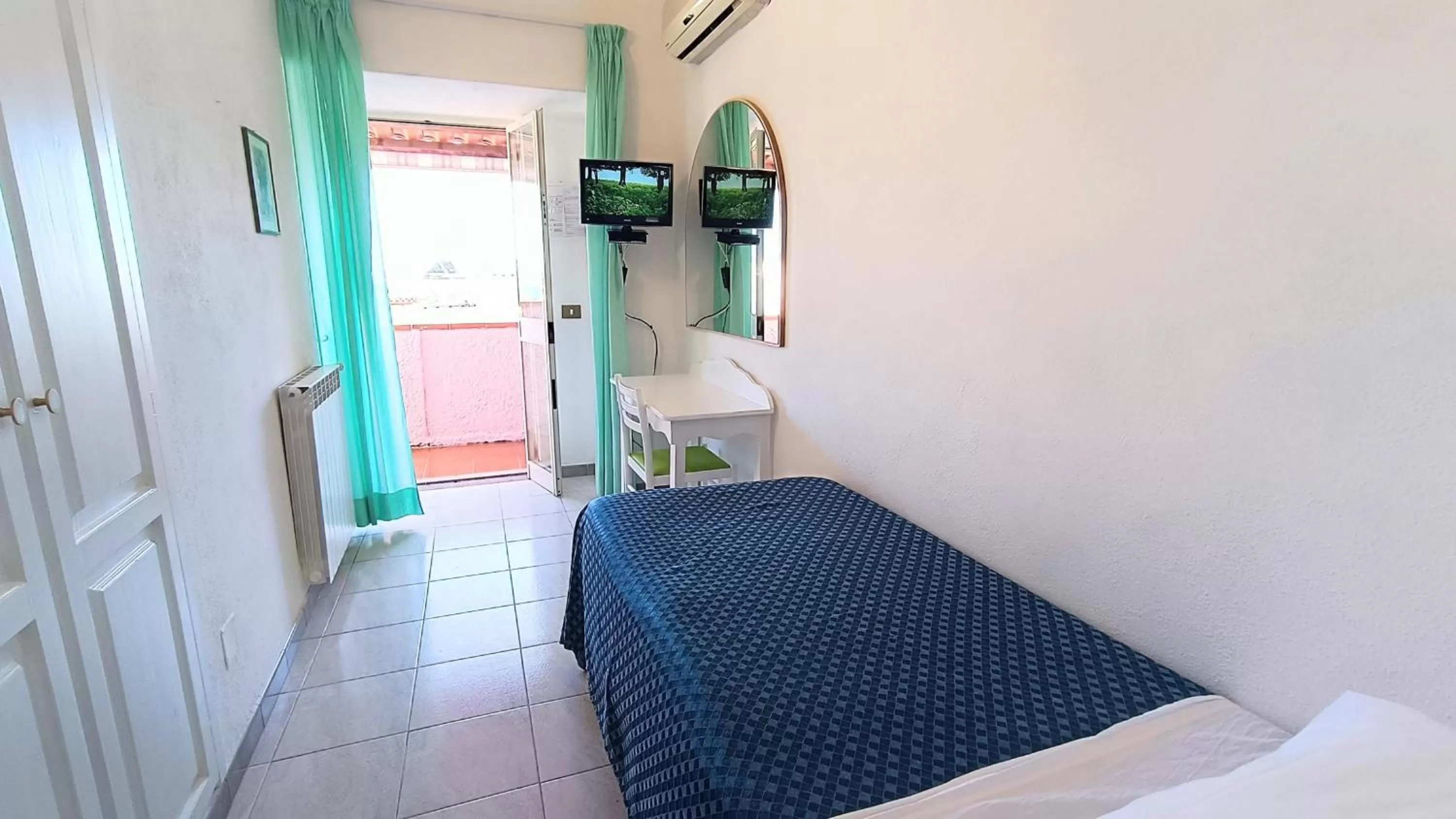 Photo of the whole room, Bed in Hotel Casa Nicola